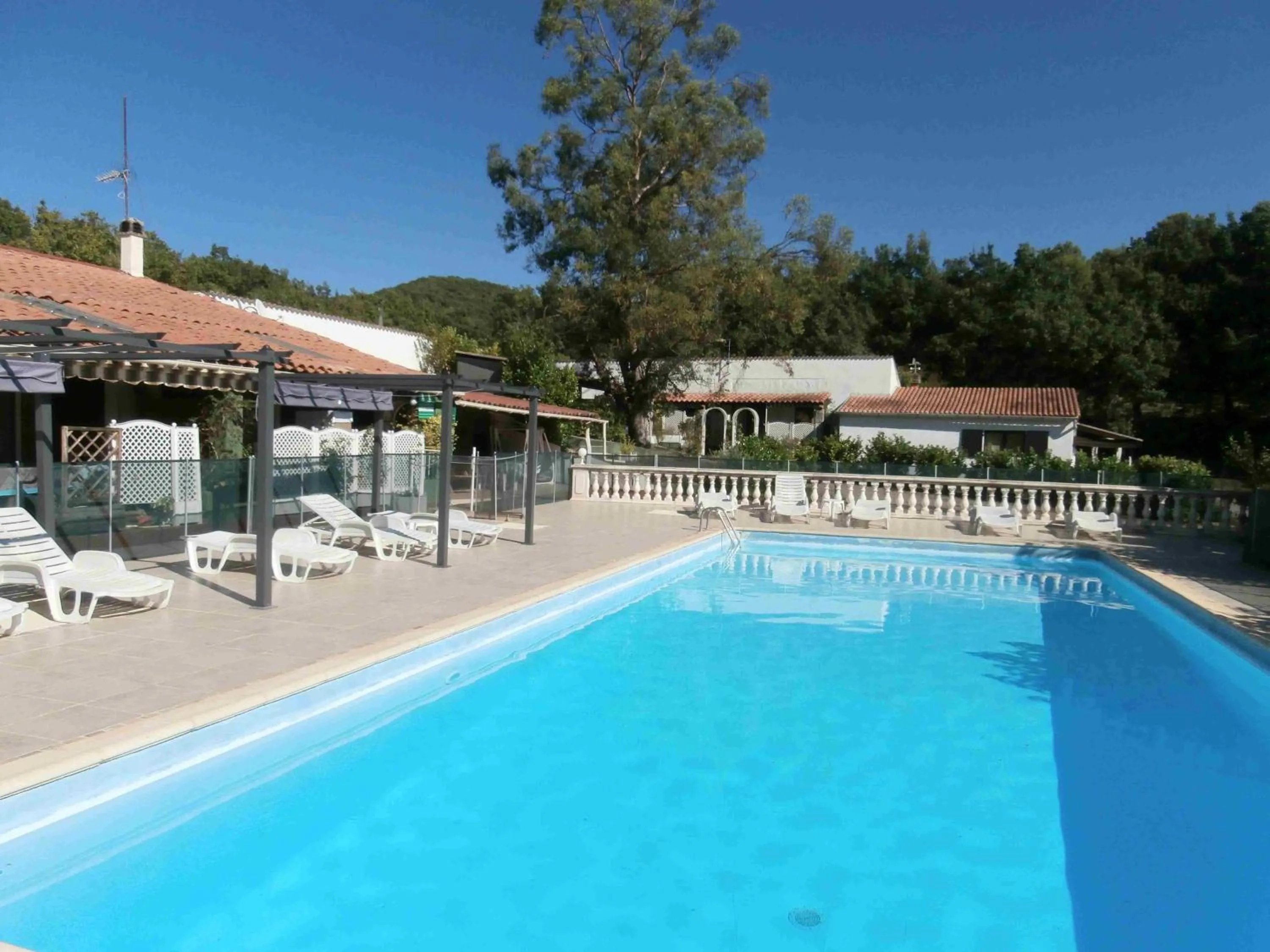 Property building in Le Claux des Hespérides