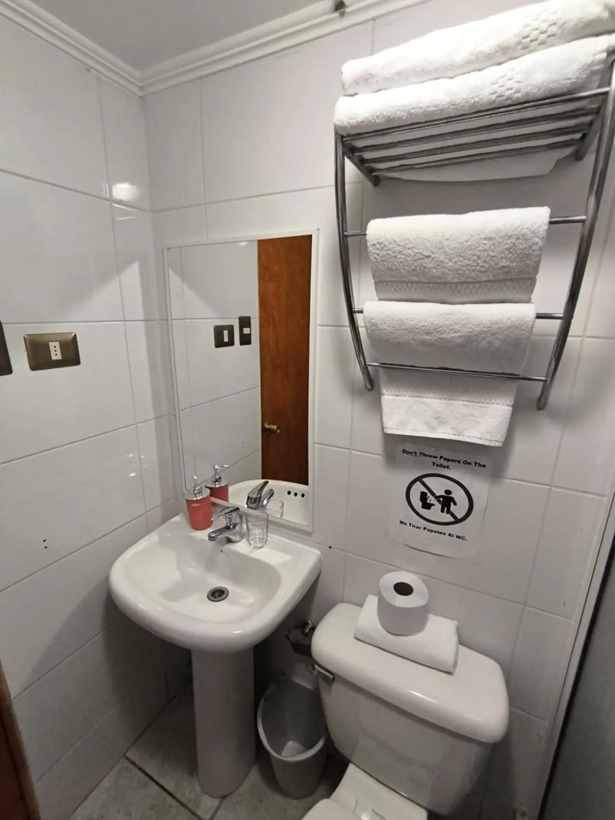 Bathroom in Hotel Reina Victoria Valparaíso