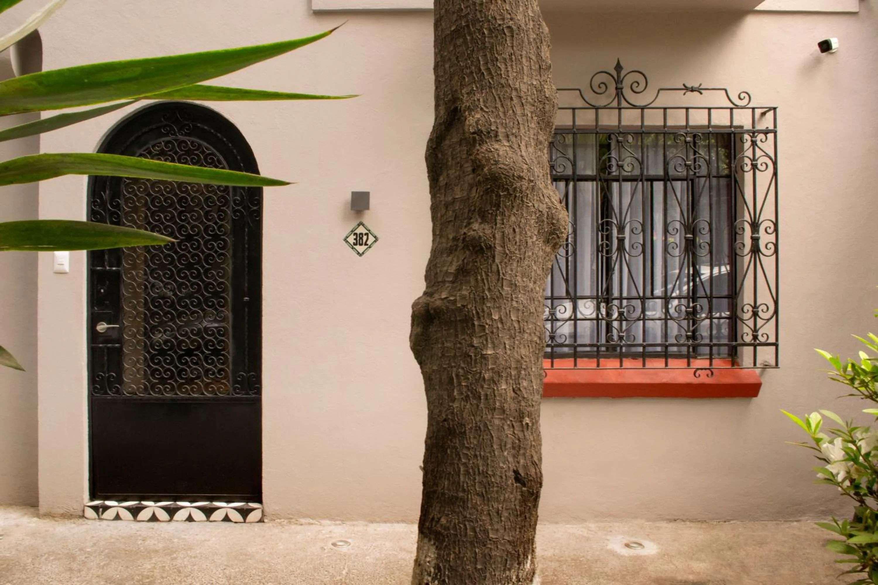 Facade/entrance in Casa Bis