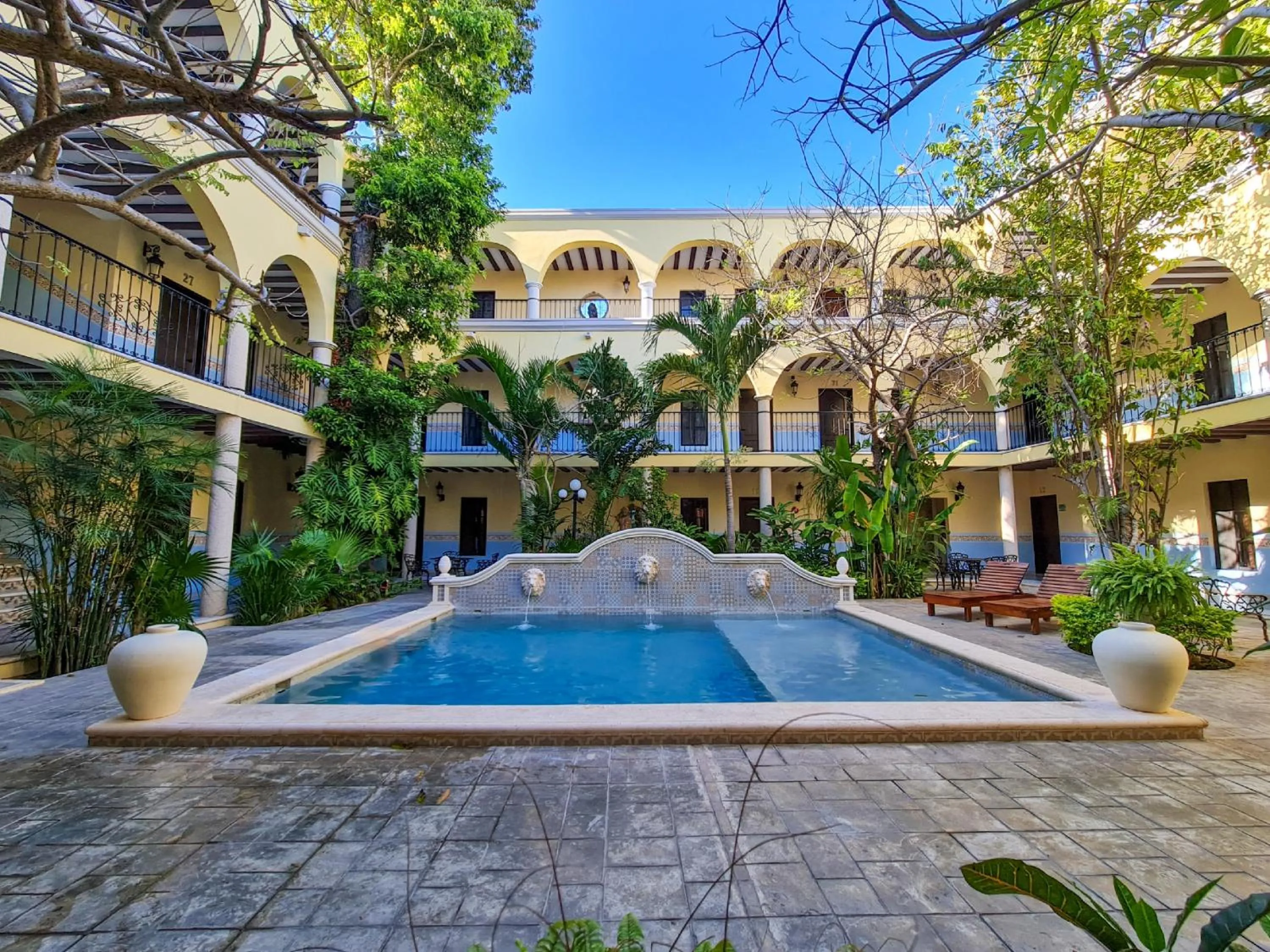 Pool view in Hotel Fundadores