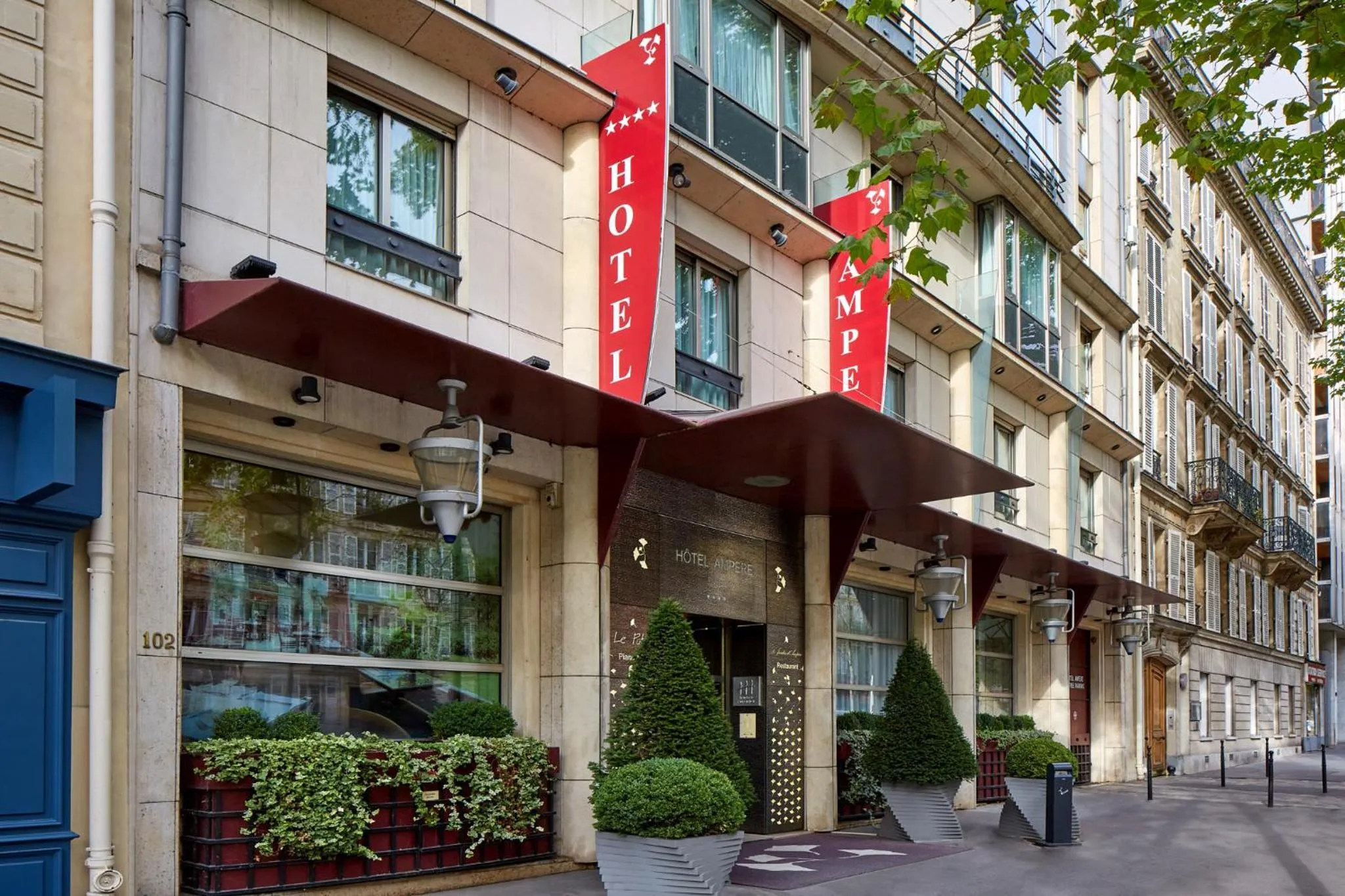 Property building in Ampère