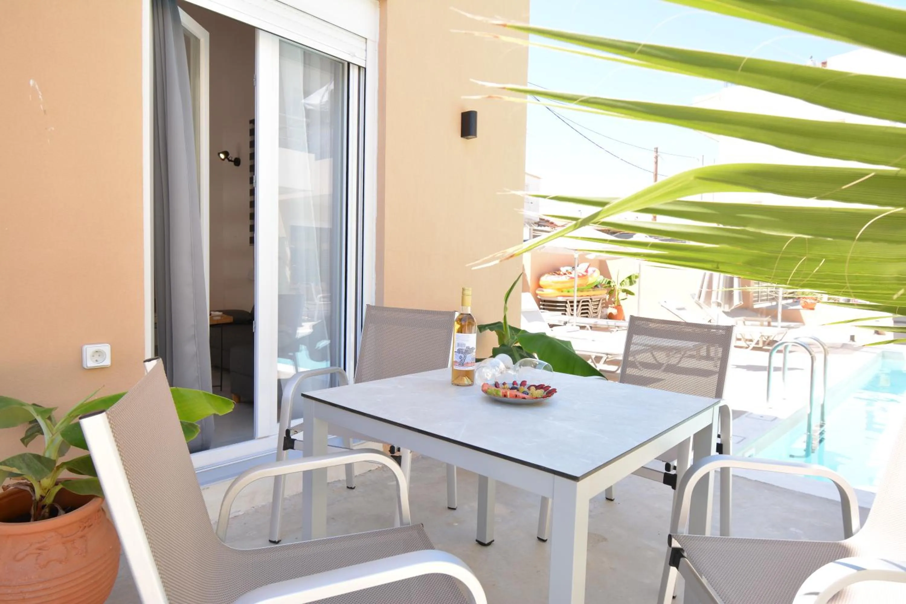 Michalianna Suites "by Checkin"