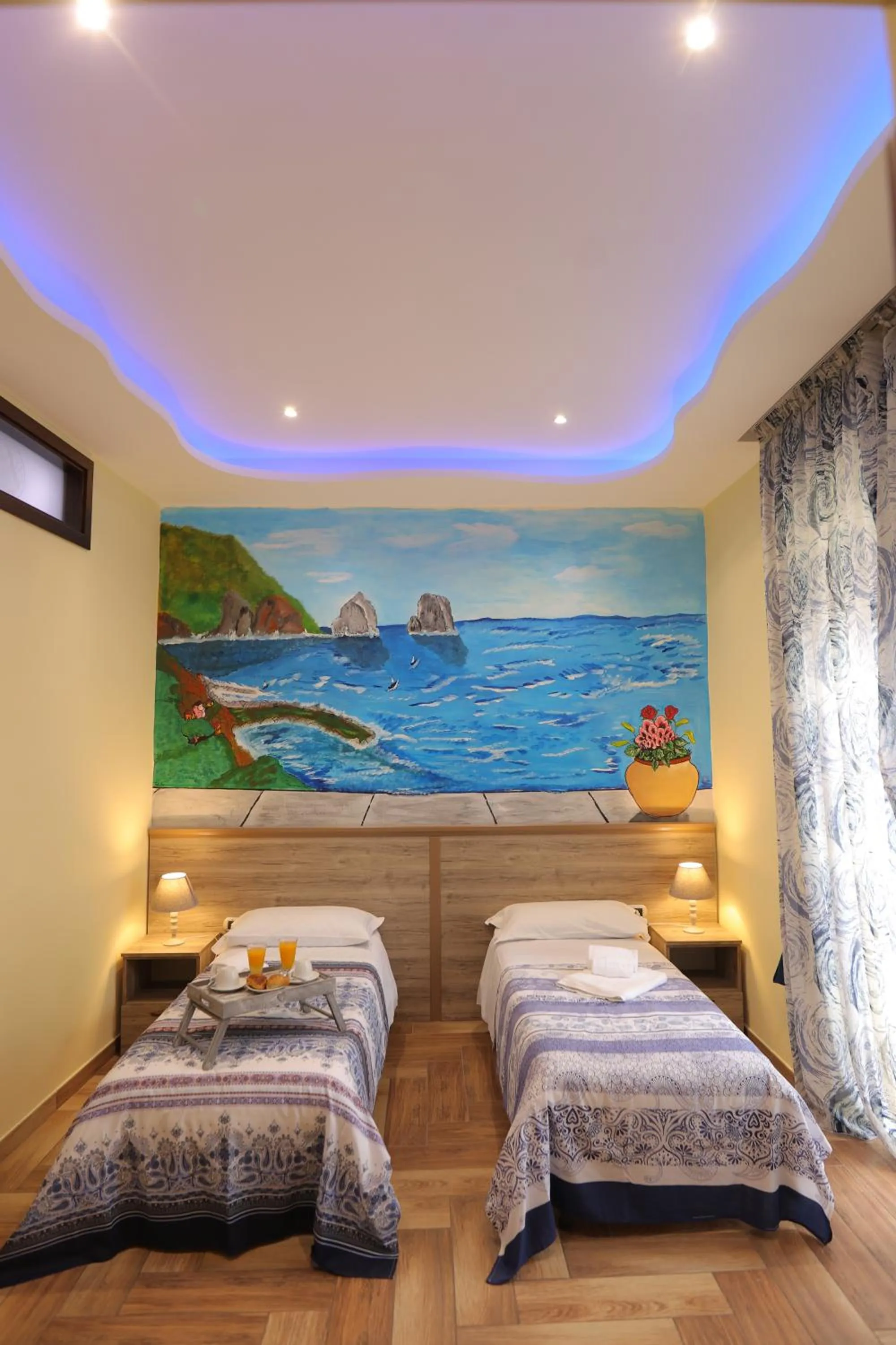 Photo of the whole room, Bed in L'Ammor e Napule