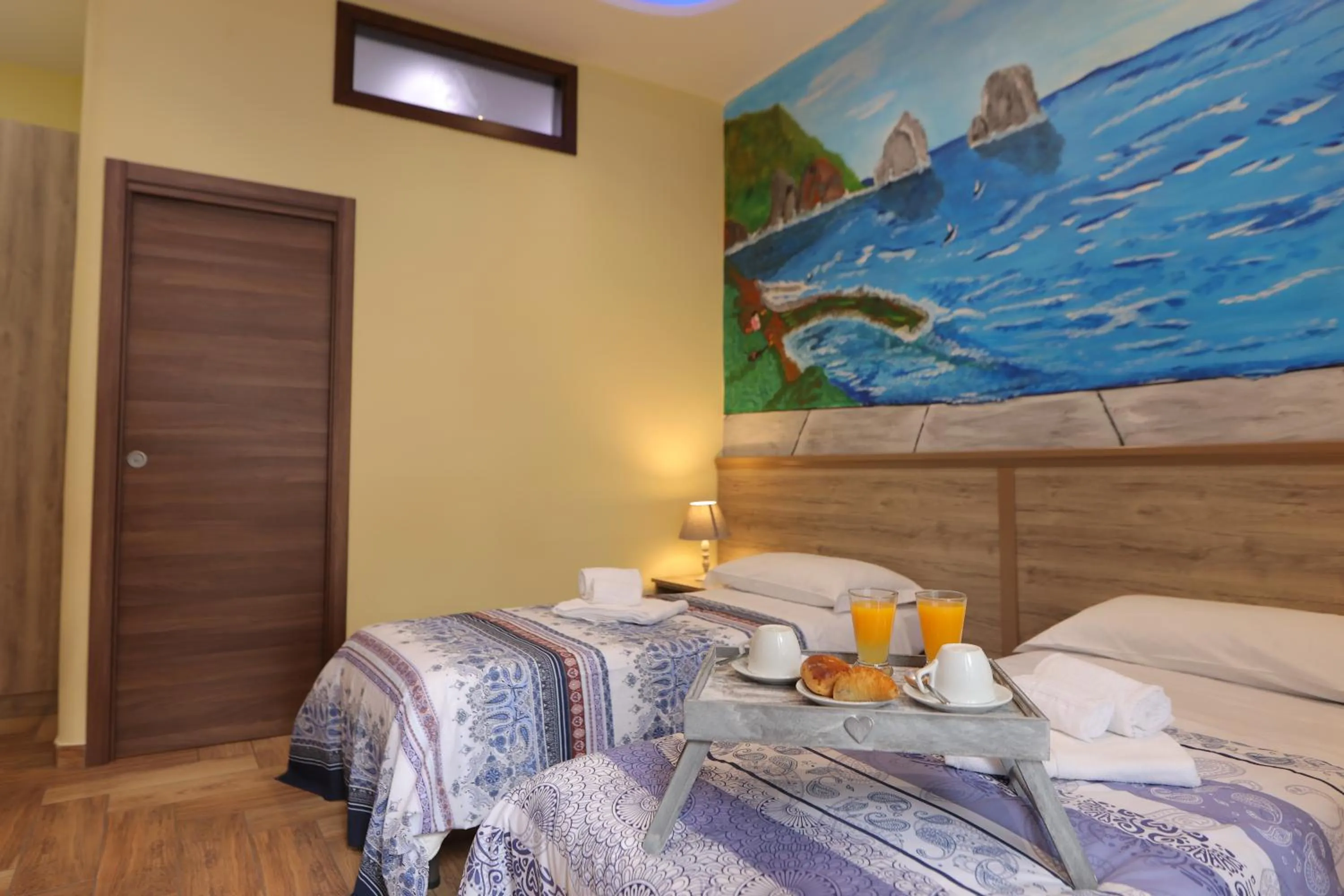 Photo of the whole room, Bed in L'Ammor e Napule