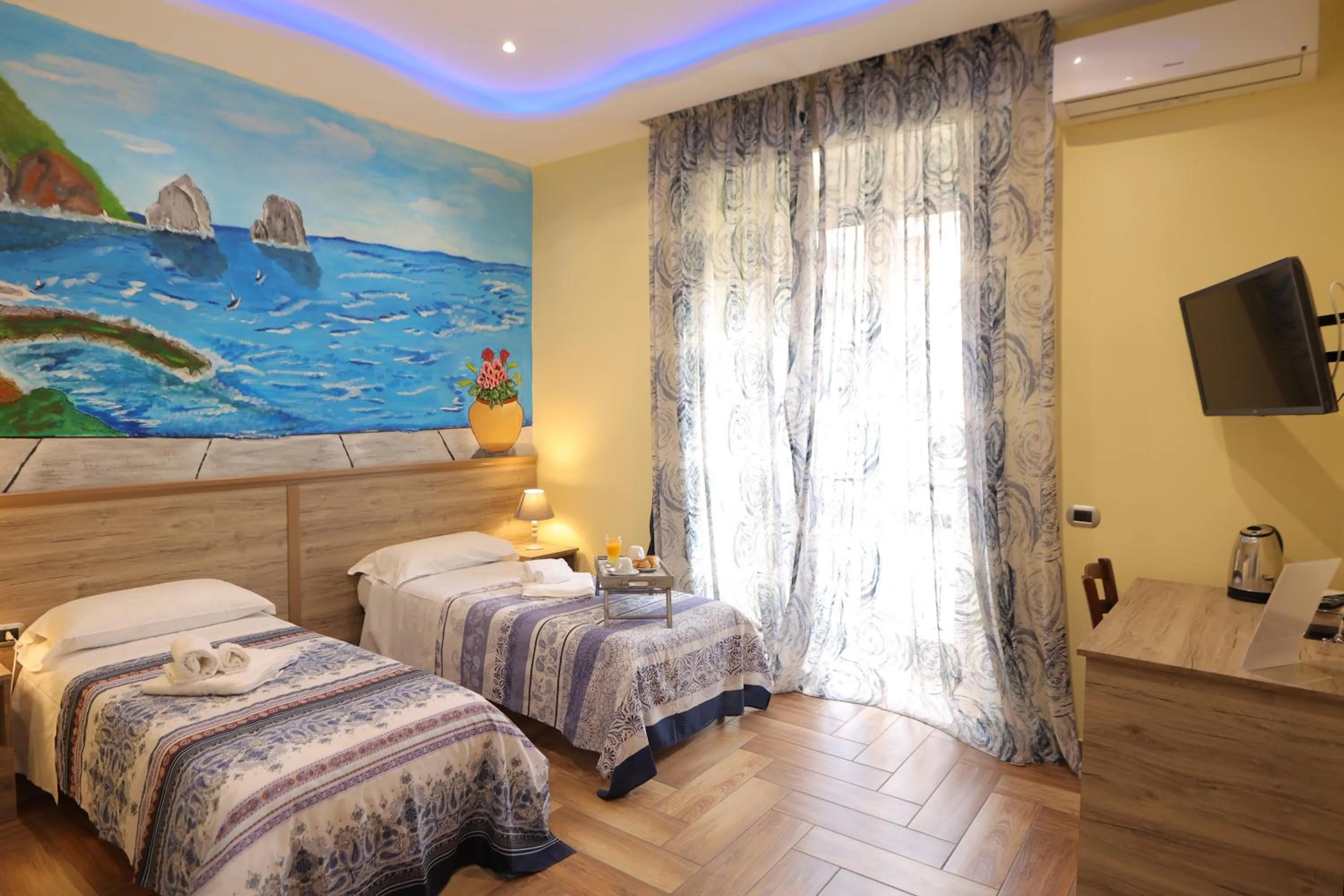 Photo of the whole room, Bed in L'Ammor e Napule