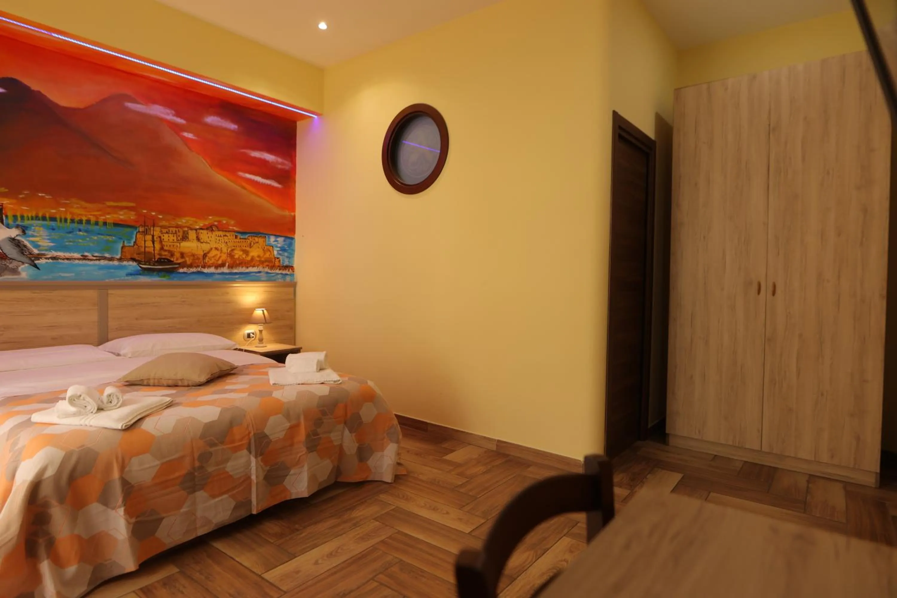 Photo of the whole room, Bed in L'Ammor e Napule