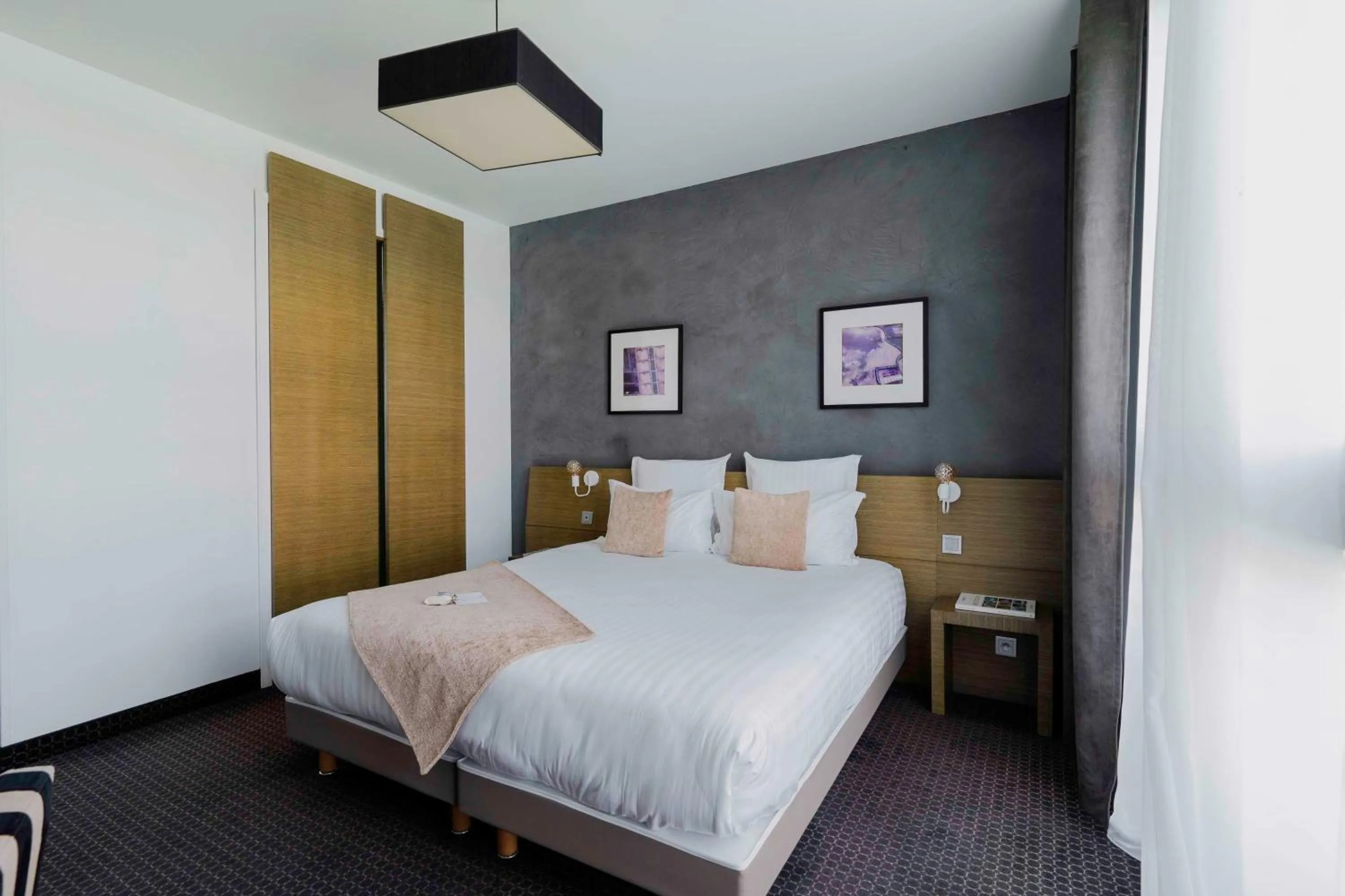 Bedroom, Bed in Best Western Hôtel De La Cité & Spa