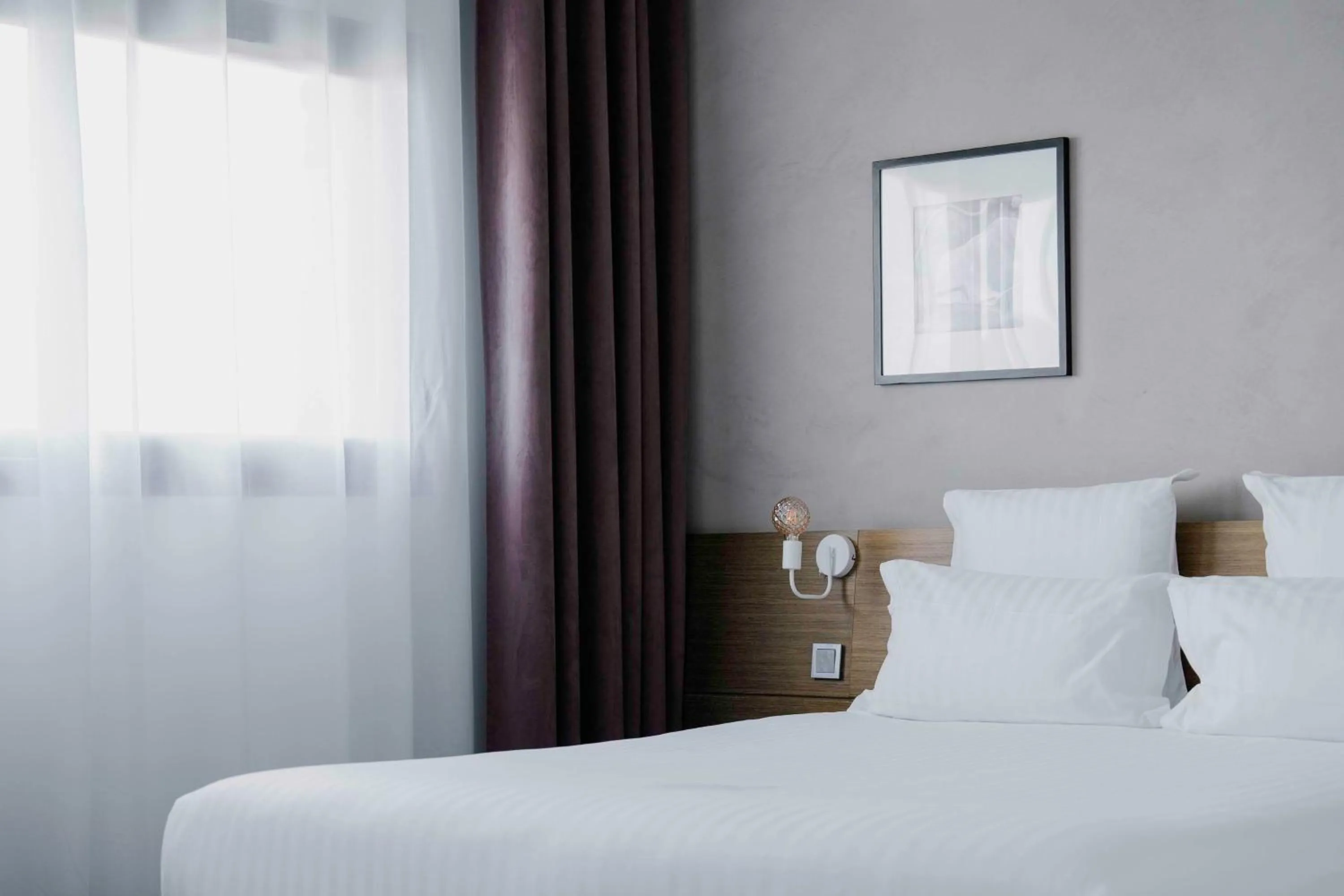 Bedroom, Bed in Best Western Hôtel De La Cité & Spa