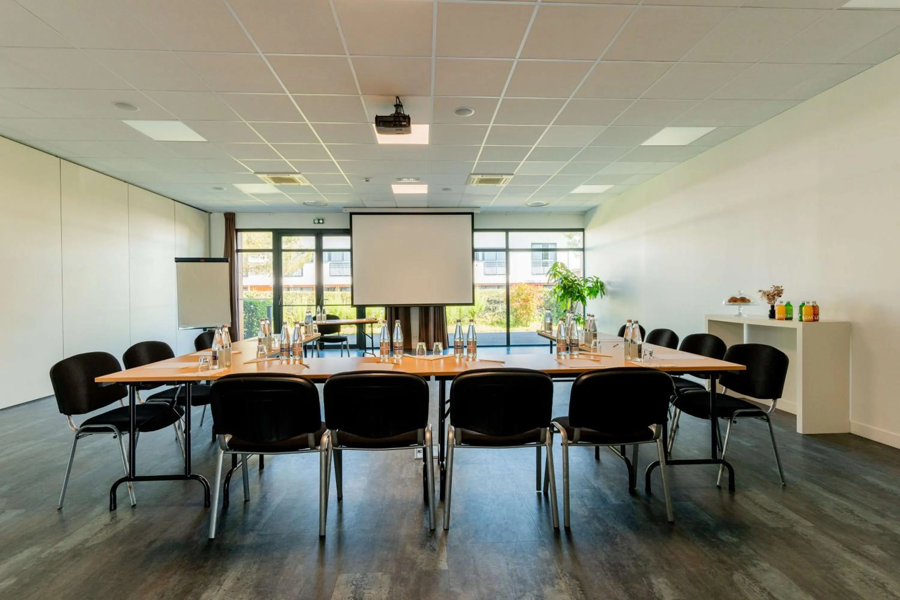 Meeting/conference room in Best Western Hôtel De La Cité & Spa