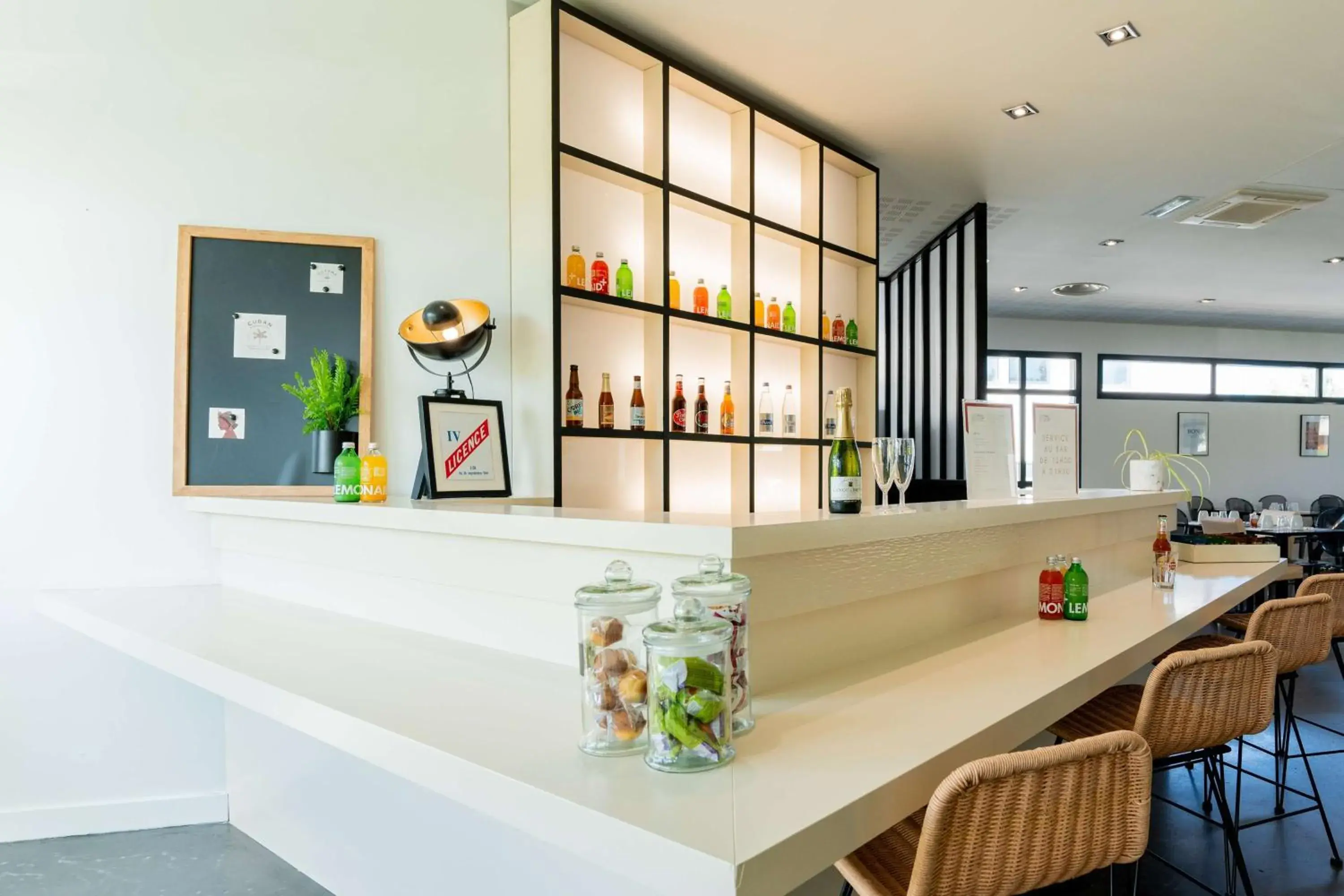 Lounge or bar in Best Western Hôtel De La Cité & Spa Lounge or bar in Best Western Hôtel De La Cité & Spa