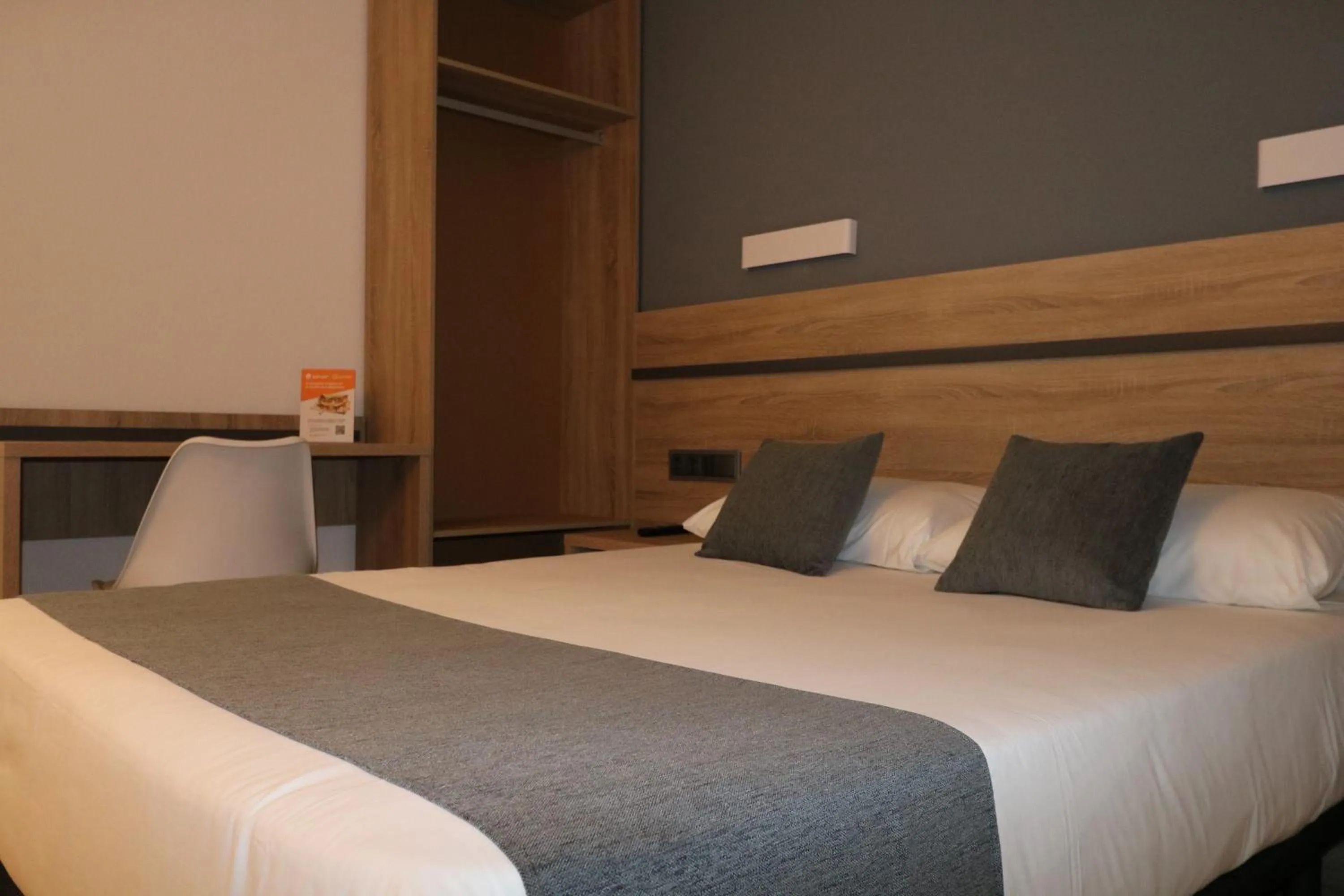 Bed in Hostal Alda Palencia Plaza