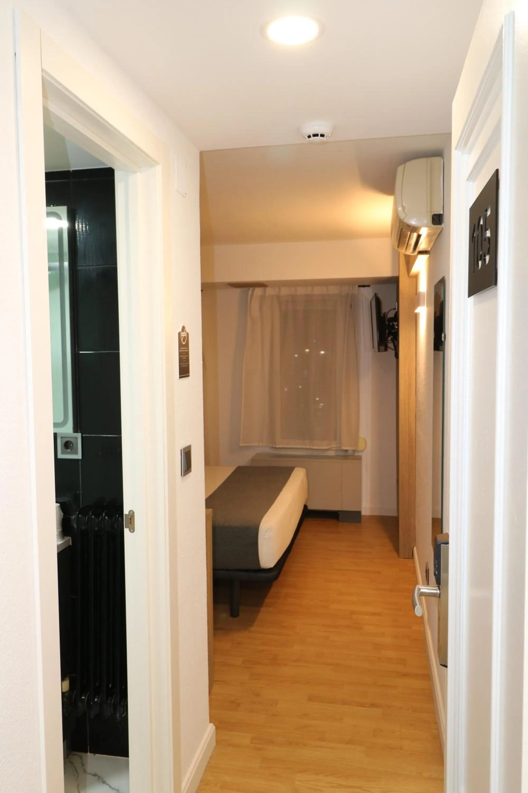 Photo of the whole room, Bed in Hostal Alda Palencia Plaza