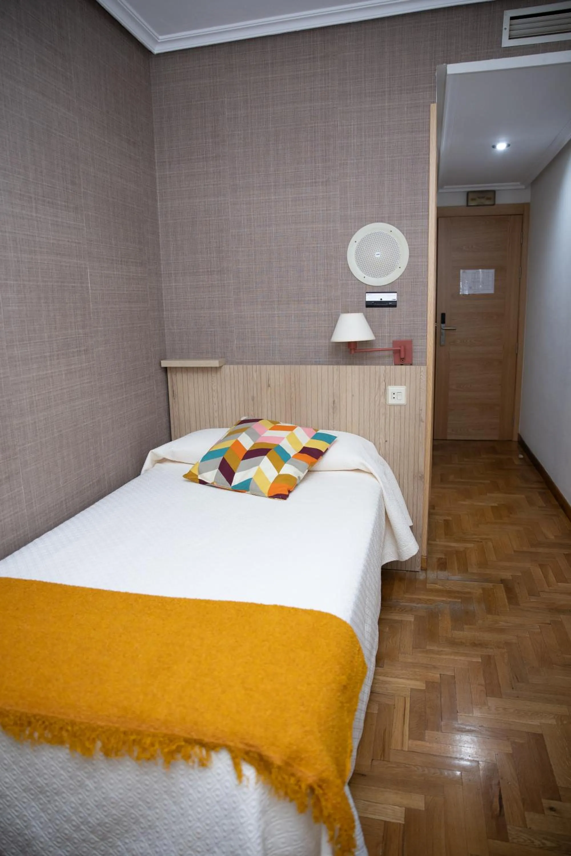 Bed in Hotel El Molinón