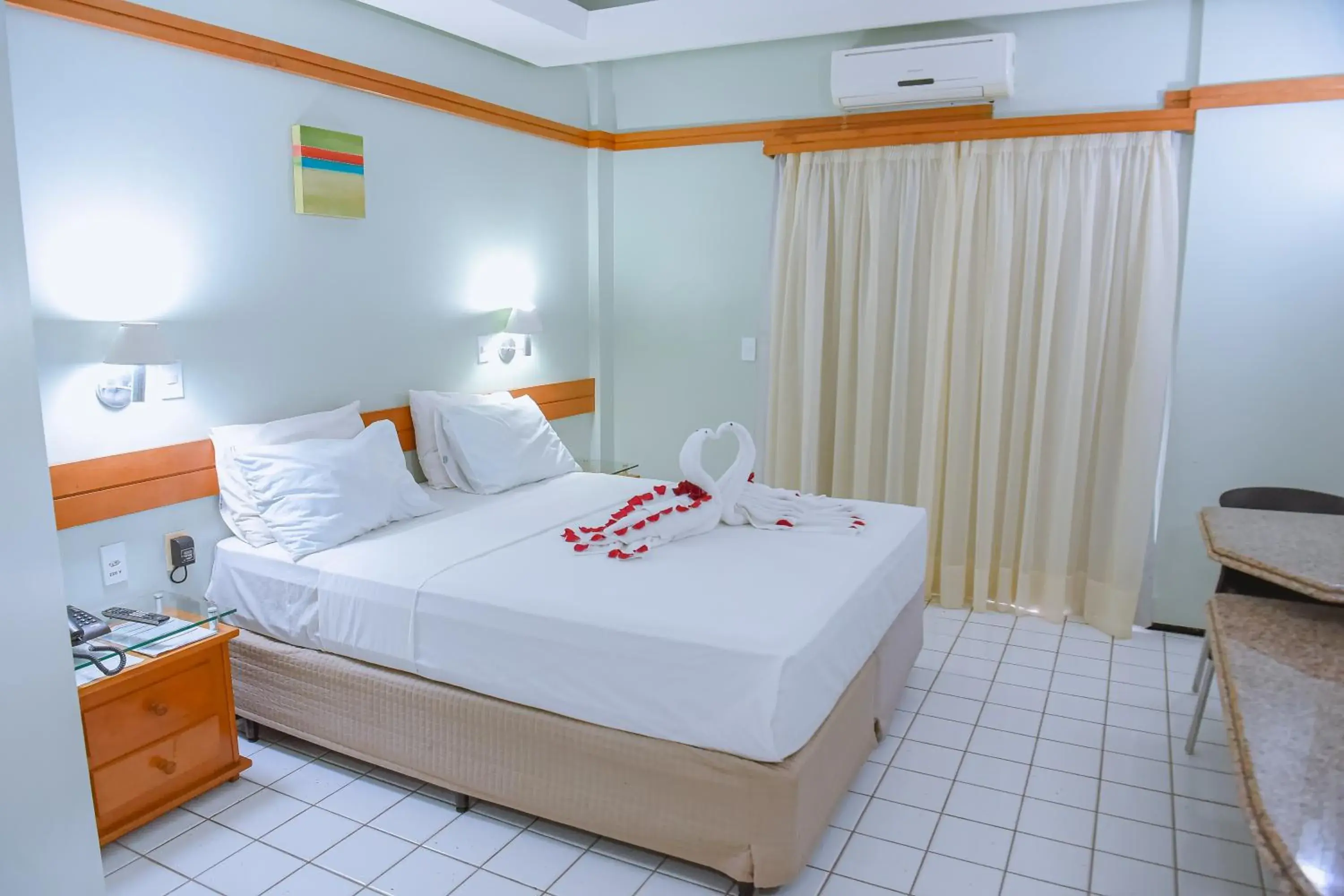 Deluxe Double Room with Balcony in Hotel Praia Ponta d'Areia Deluxe Double Room with Balcony in Hotel Praia Ponta d'Areia