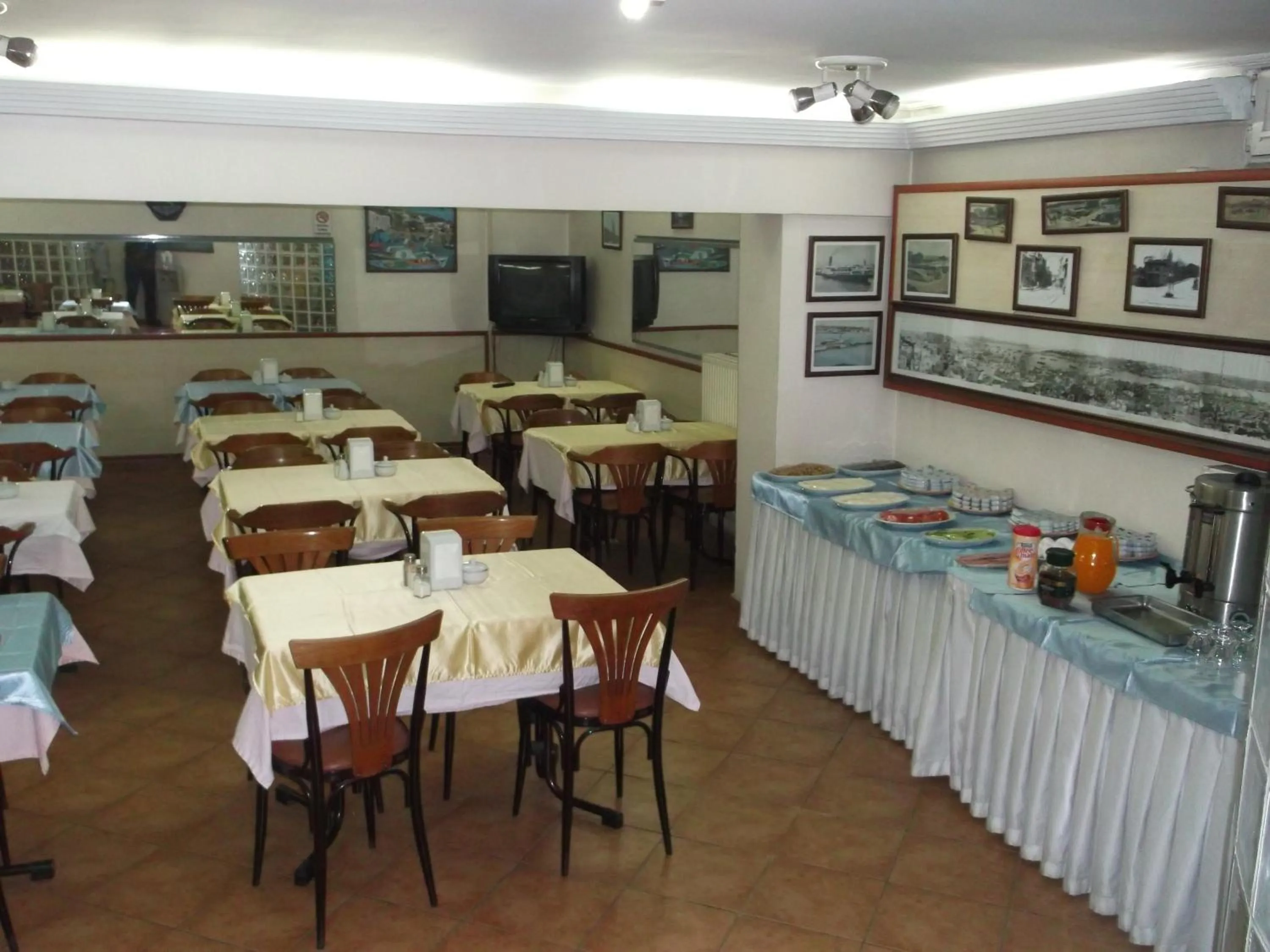 Restaurant/places to eat in Kadikoy Otel