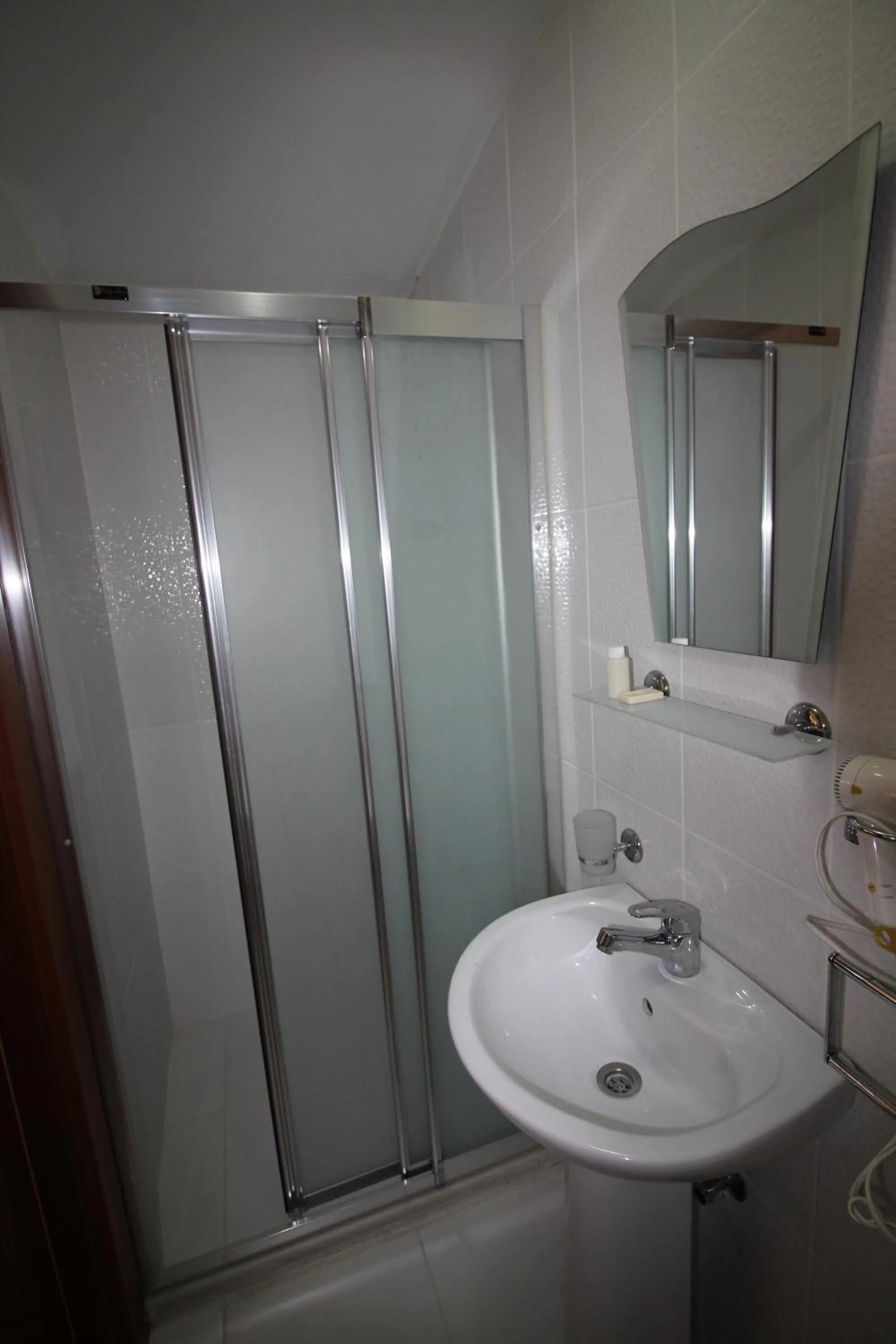 Shower in Kadikoy Otel