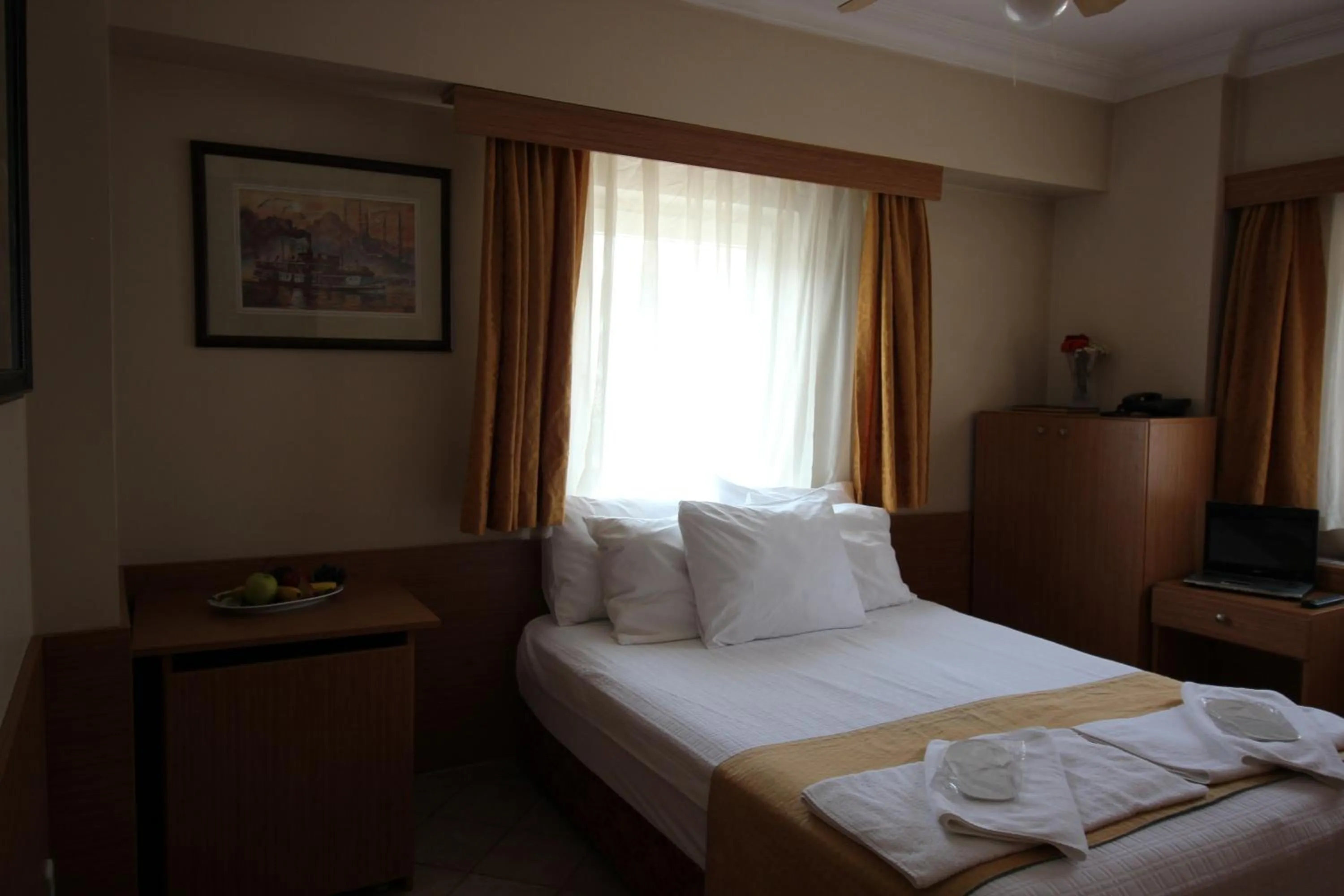 Photo of the whole room, Bed in Kadikoy Otel