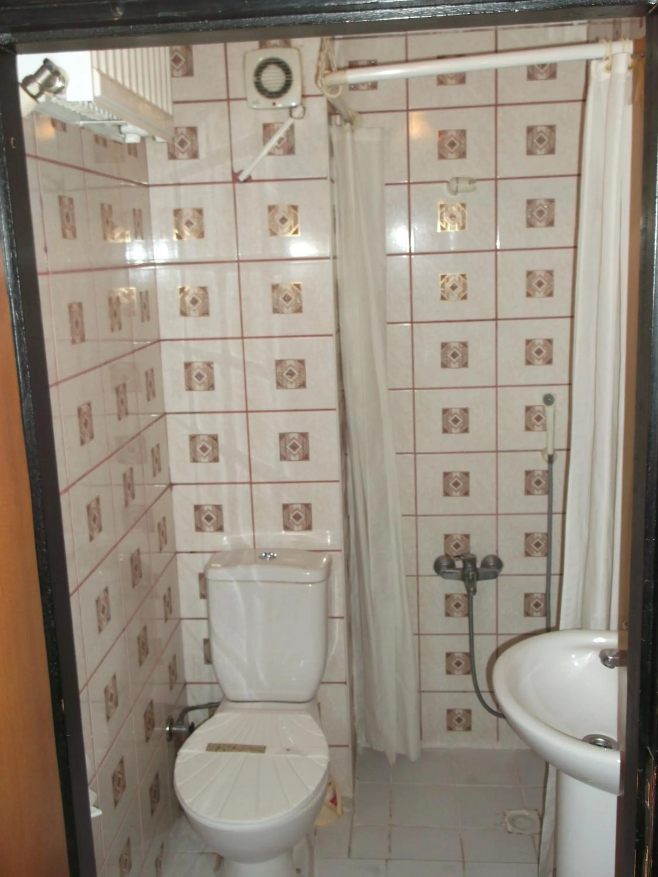 Bathroom in Kadikoy Otel