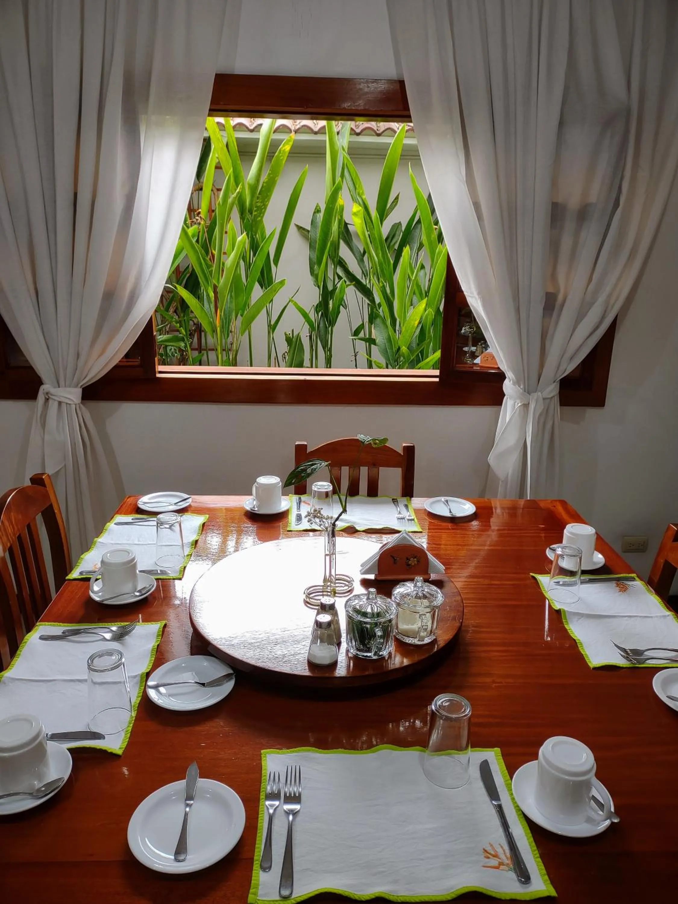 Restaurant/places to eat in Hostal Macaw