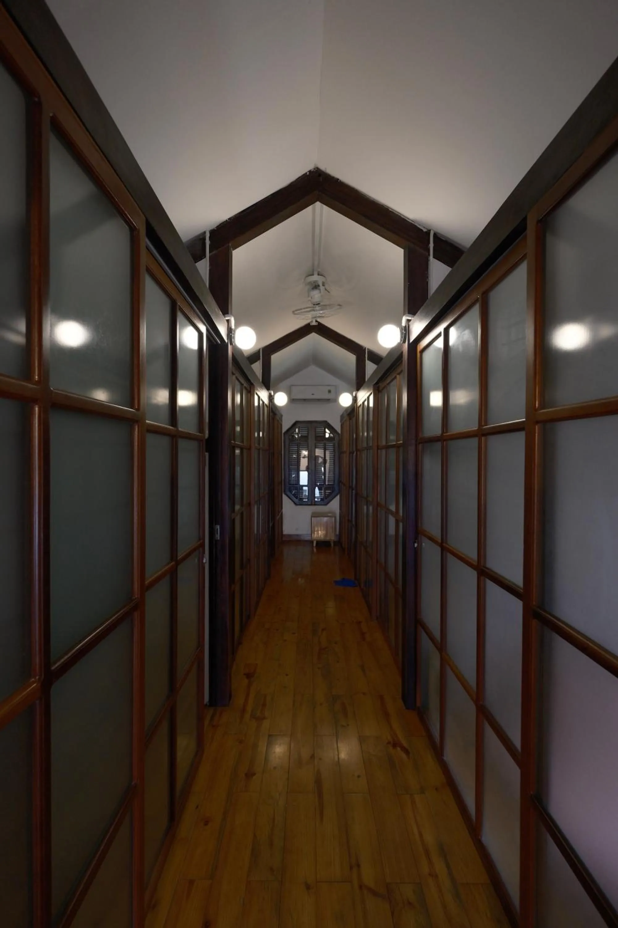 Photo of the whole room in a-mâze house