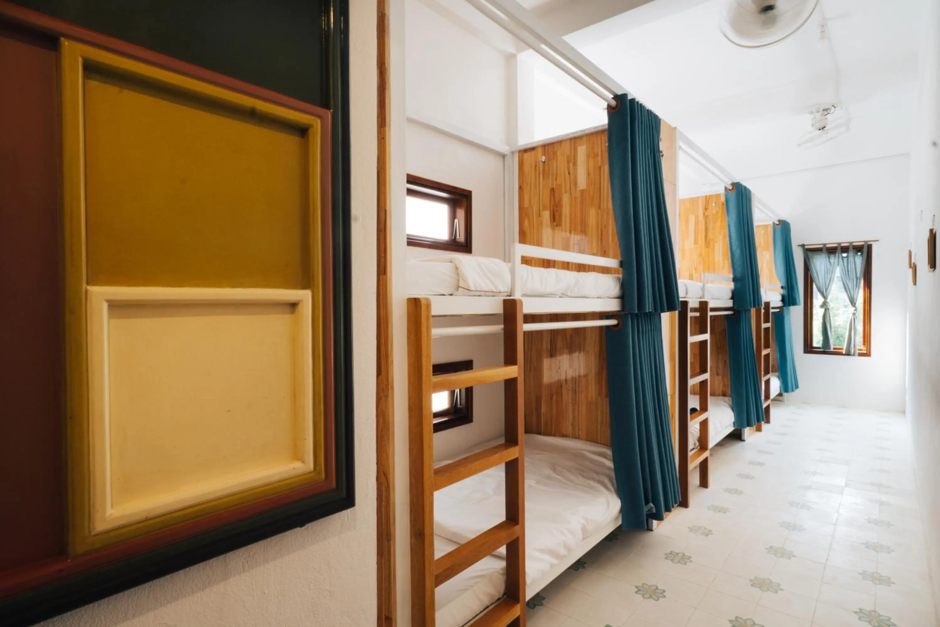 Patio, Bed in a-mâze house