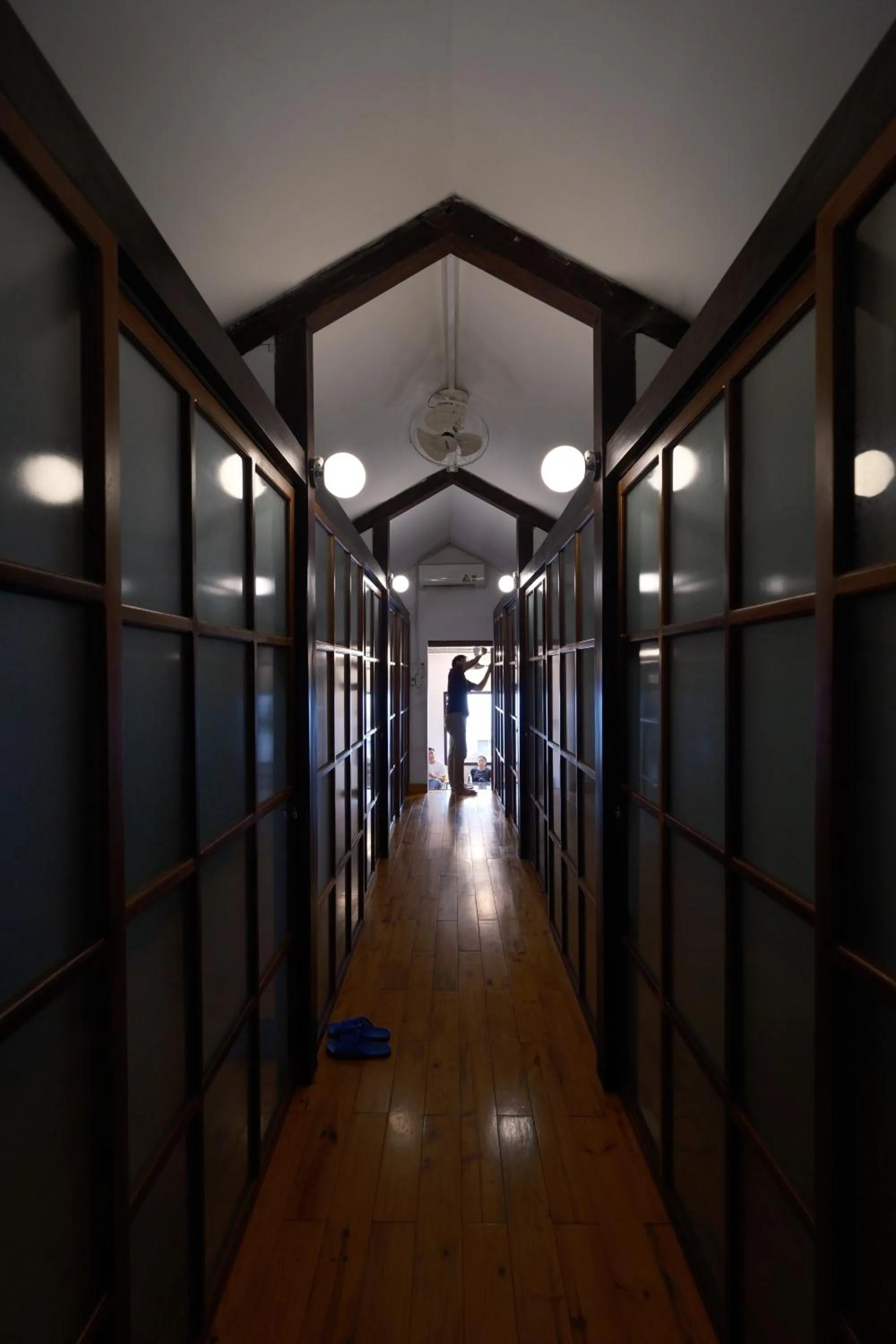 Photo of the whole room in a-mâze house