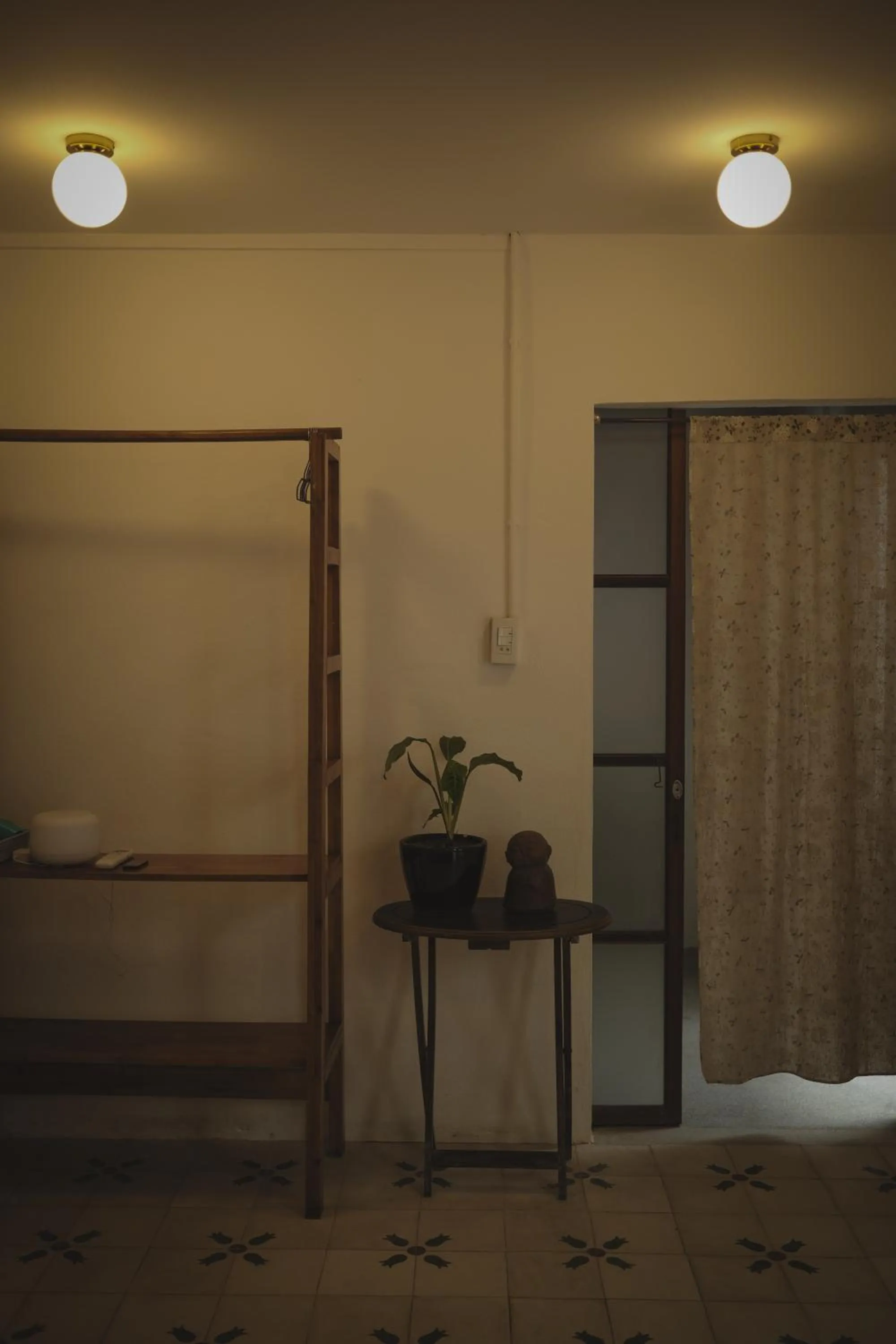 Photo of the whole room, Bed in a-mâze house