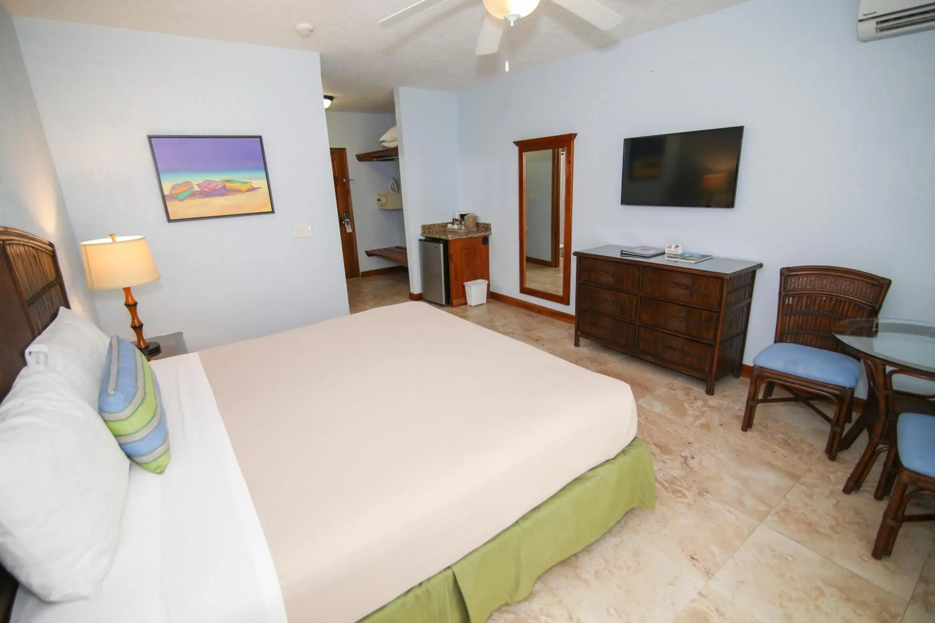Photo of the whole room, Bed in Coco La Palm Photo of the whole room, Bed in Coco La Palm