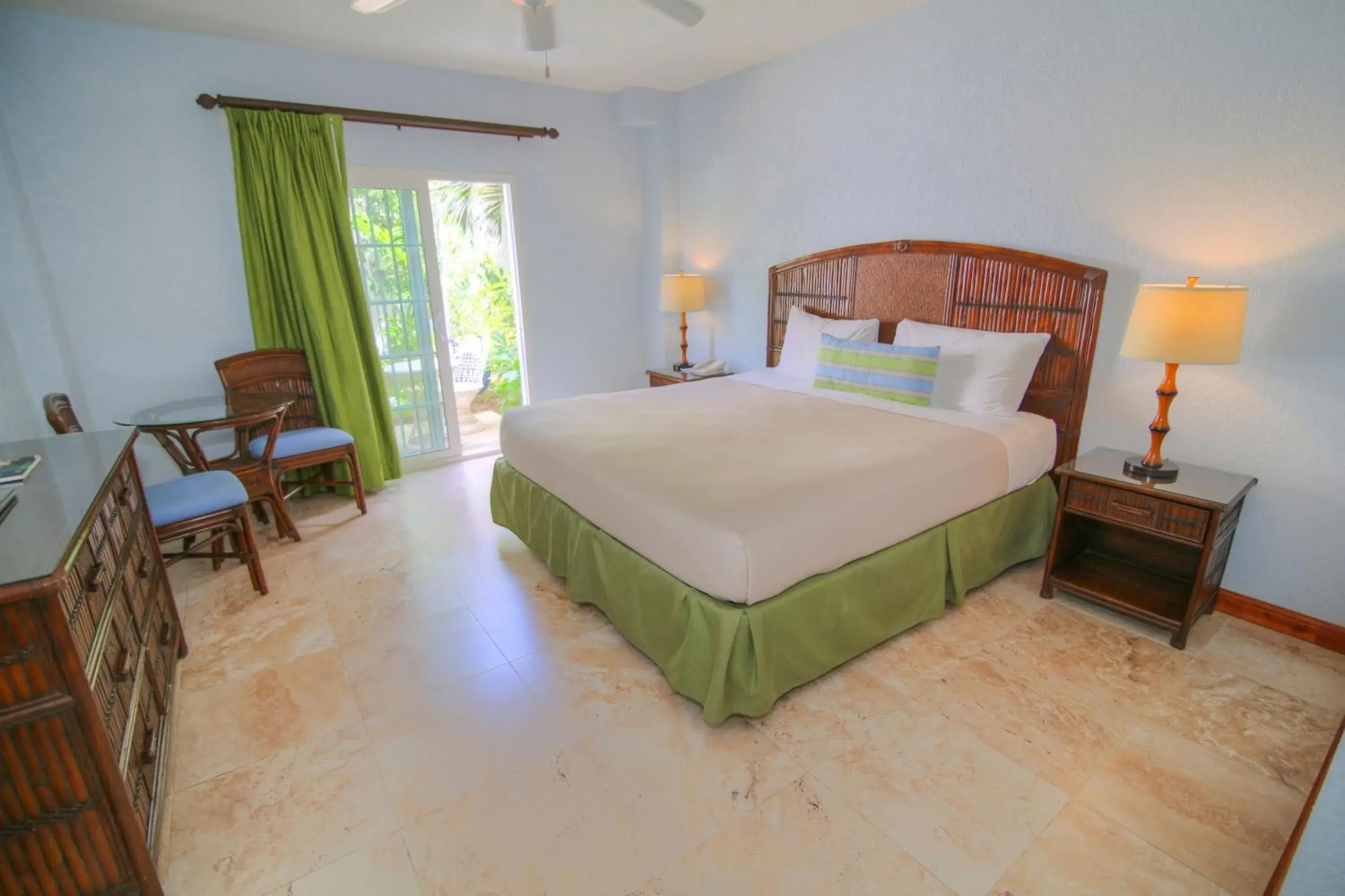 Photo of the whole room, Bed in Coco La Palm Photo of the whole room, Bed in Coco La Palm