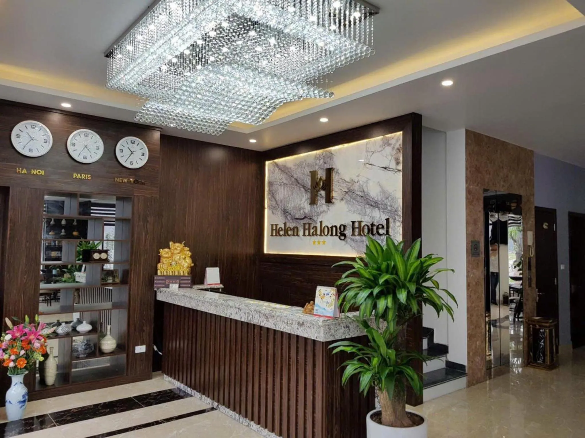 Lobby or reception, Bed in Helen Halong Hotel