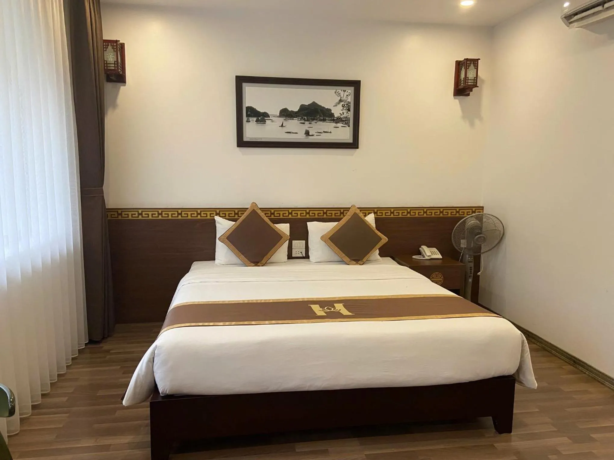Bed in Helen Halong Hotel