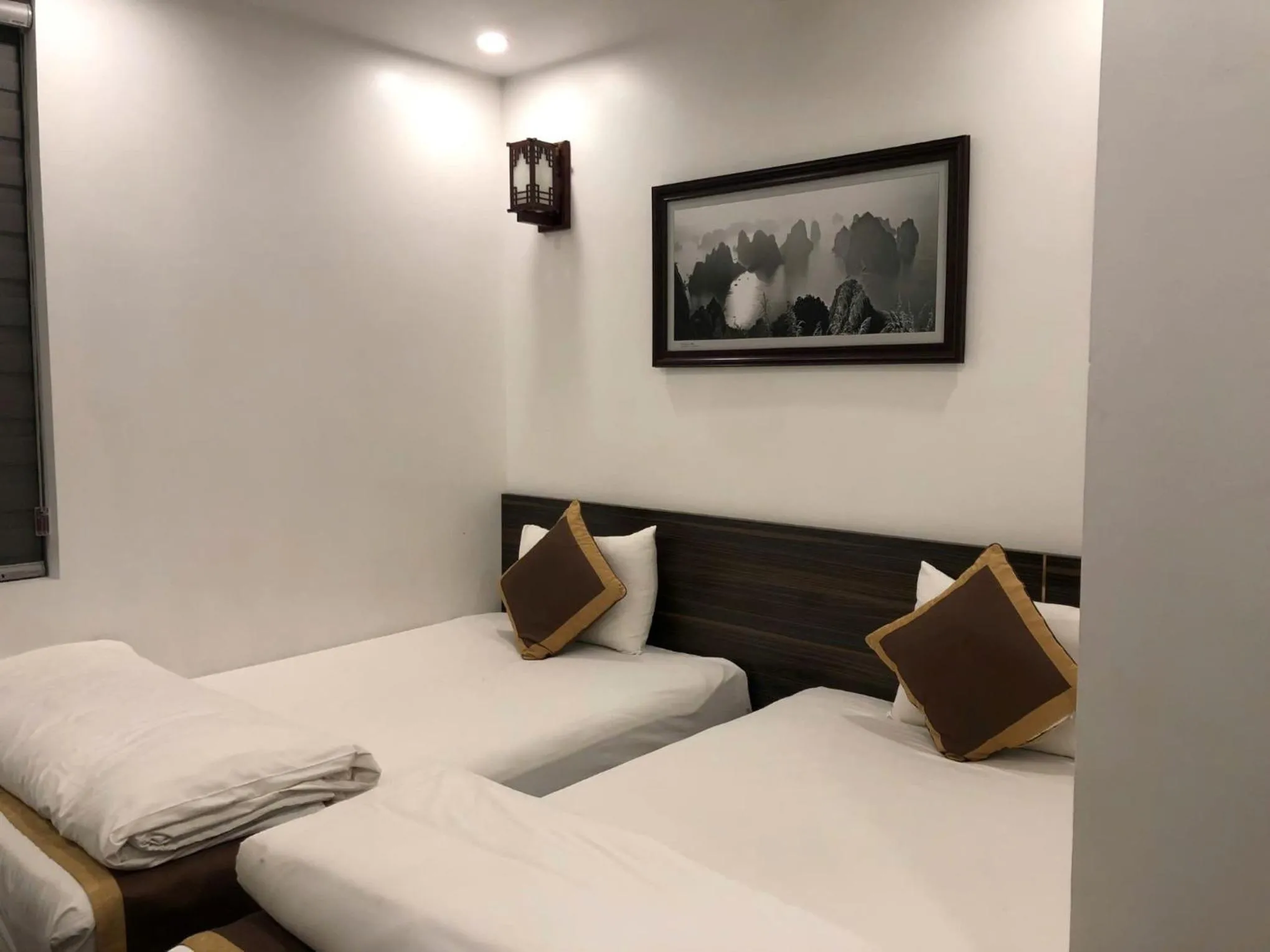 Bedroom, Bed in Helen Halong Hotel