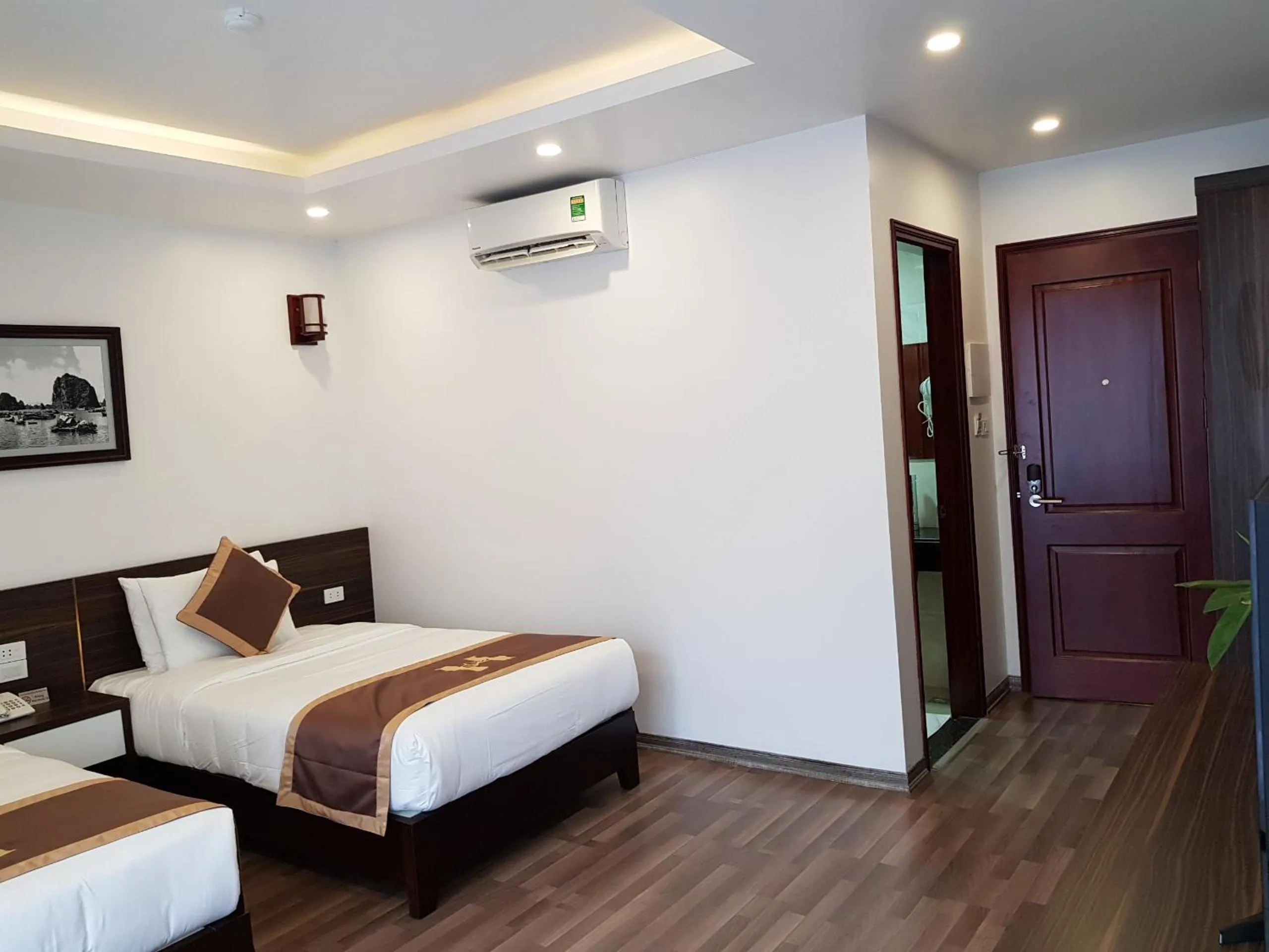 Bed in Helen Halong Hotel