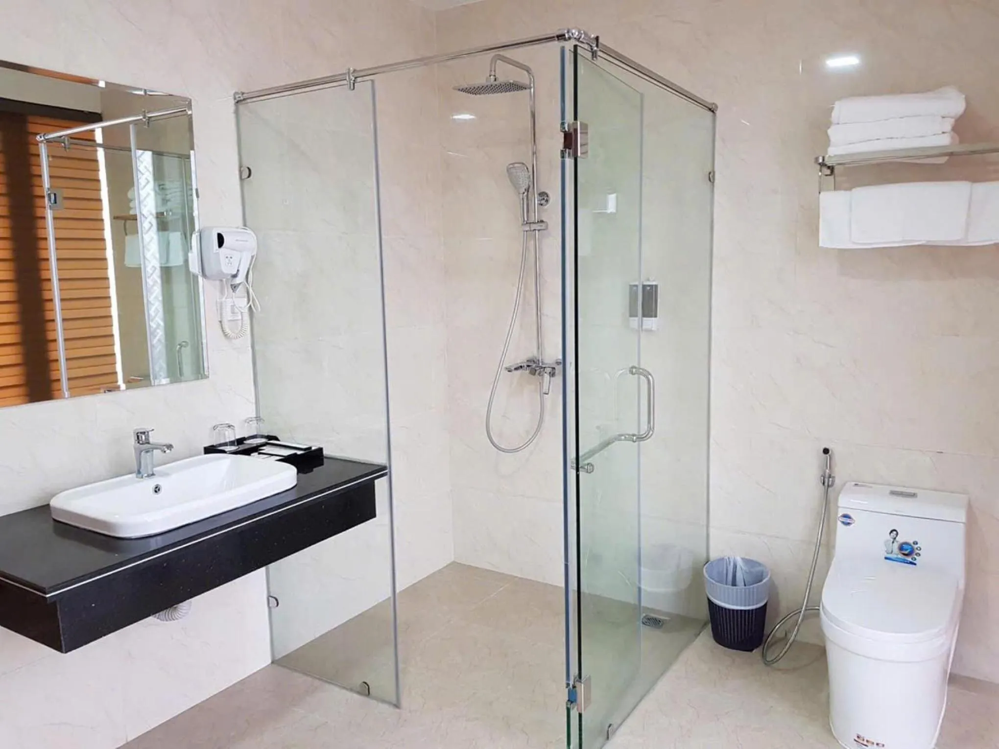 Shower in Helen Halong Hotel