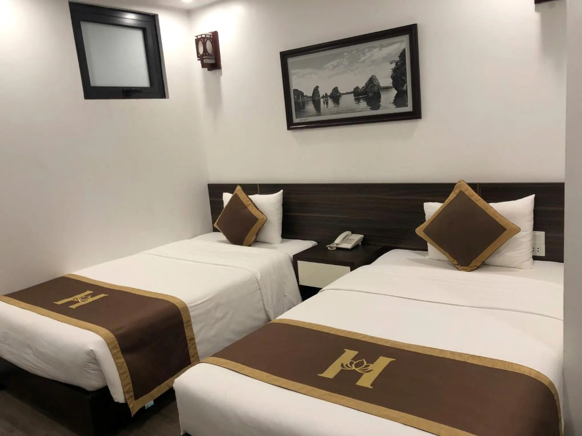 Bedroom, Bed in Helen Halong Hotel