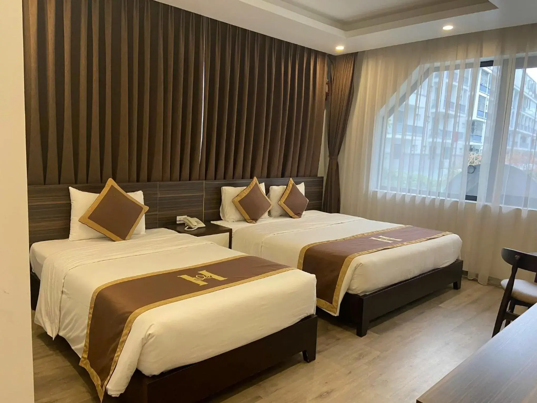 Triple Room with Balcony in Helen Halong Hotel Triple Room with Balcony in Helen Halong Hotel