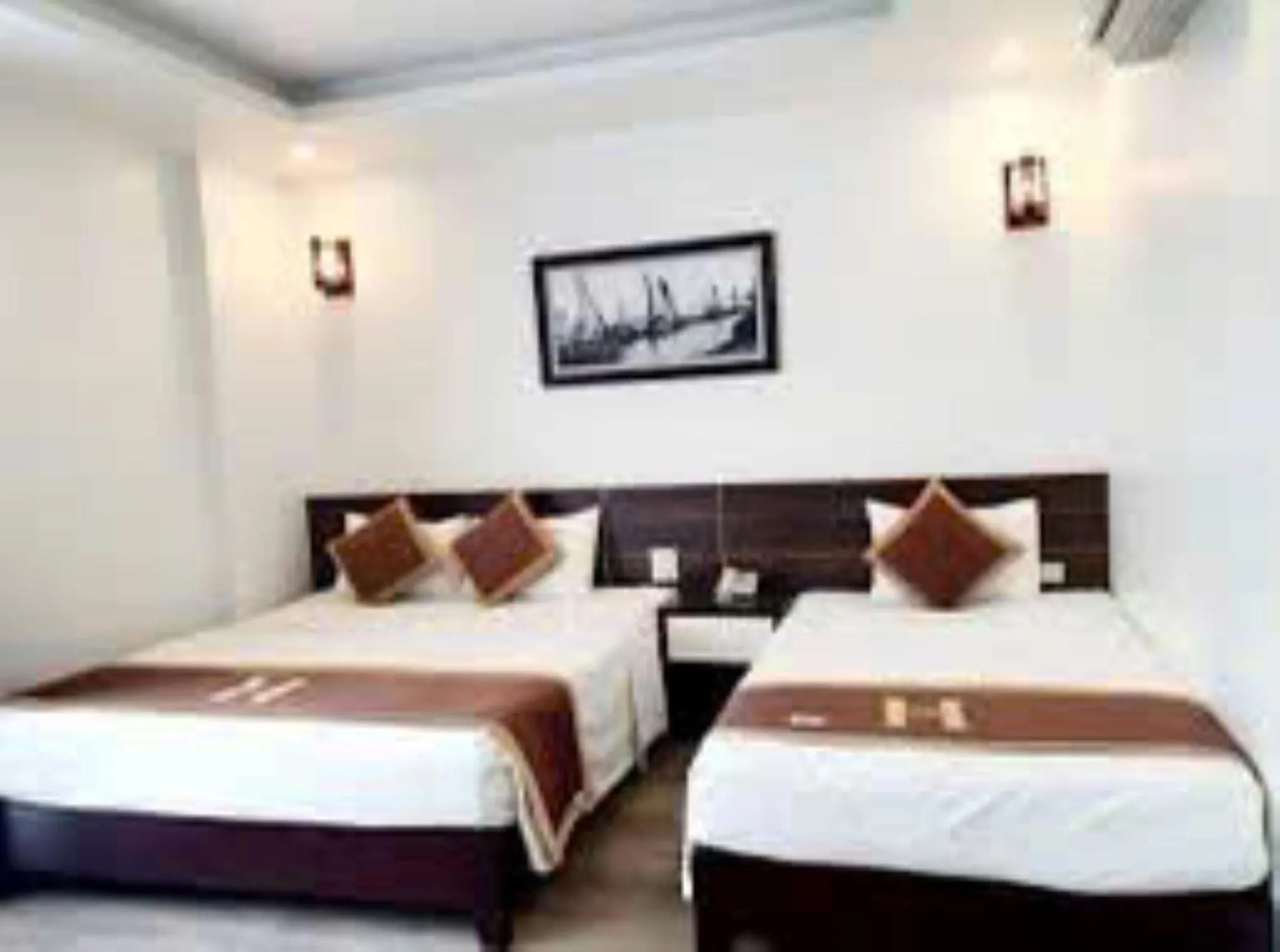 Bed in Helen Halong Hotel