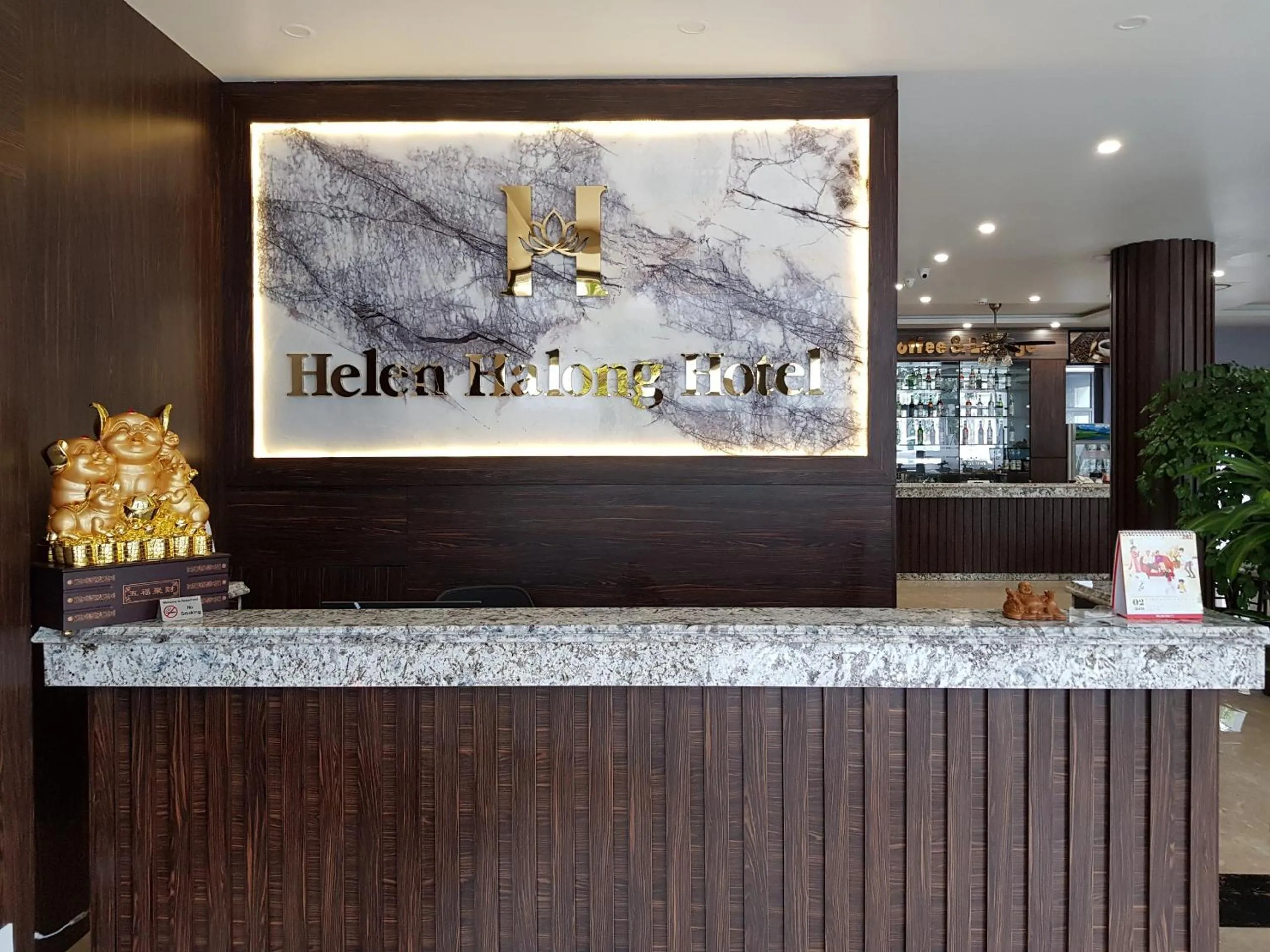 Lobby or reception in Helen Halong Hotel