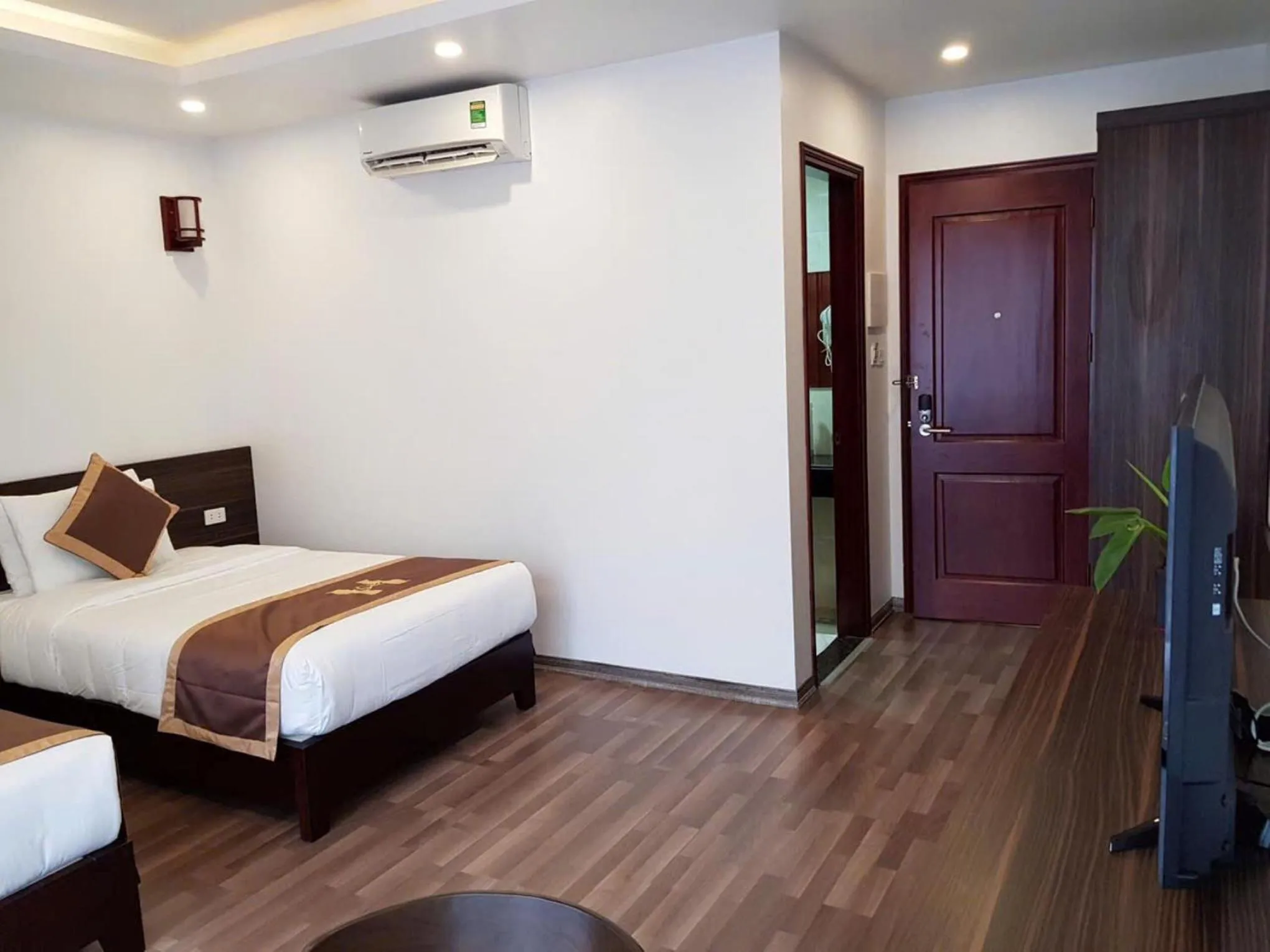 Bedroom, Bed in Helen Halong Hotel