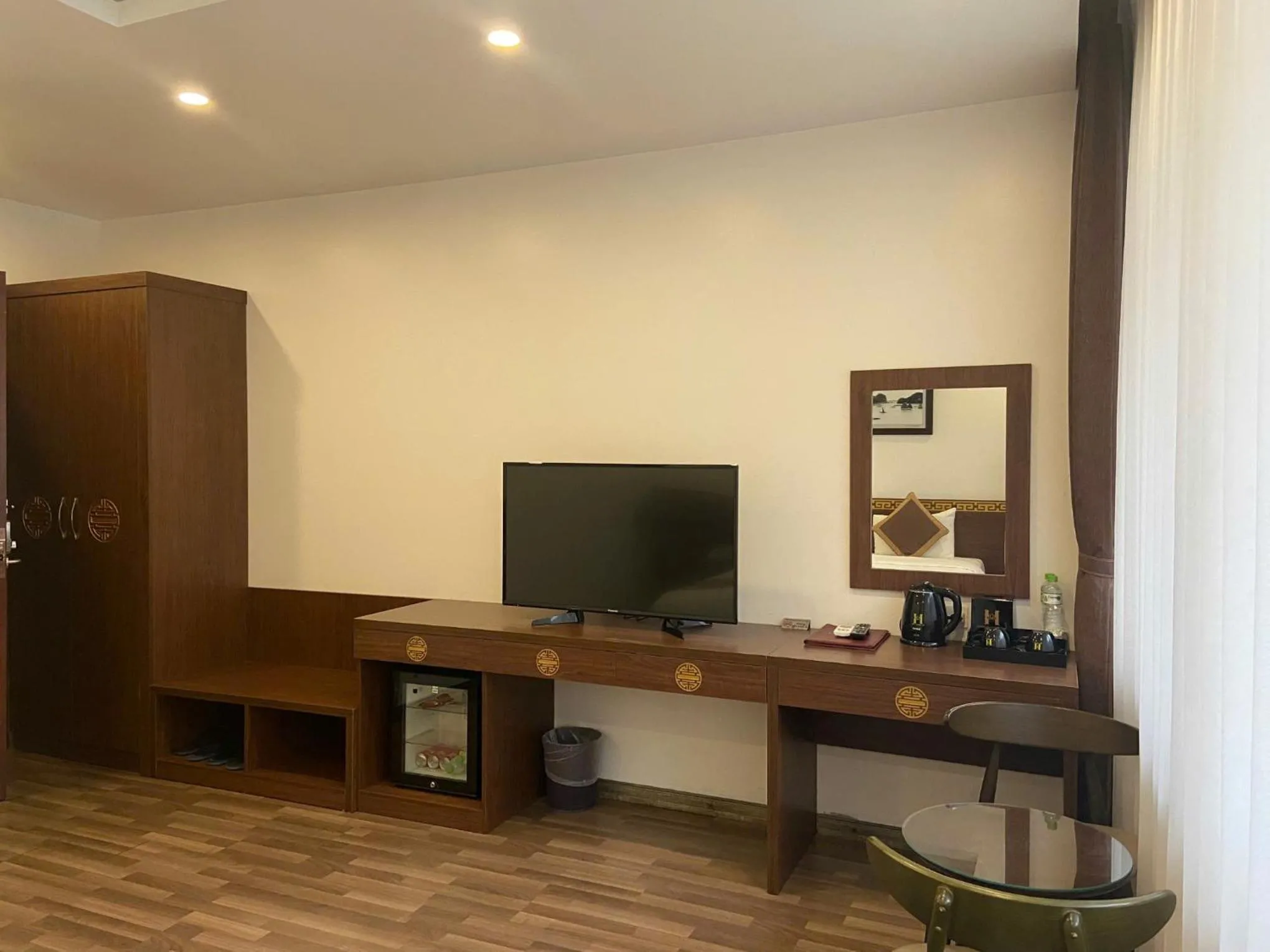 TV and multimedia in Helen Halong Hotel