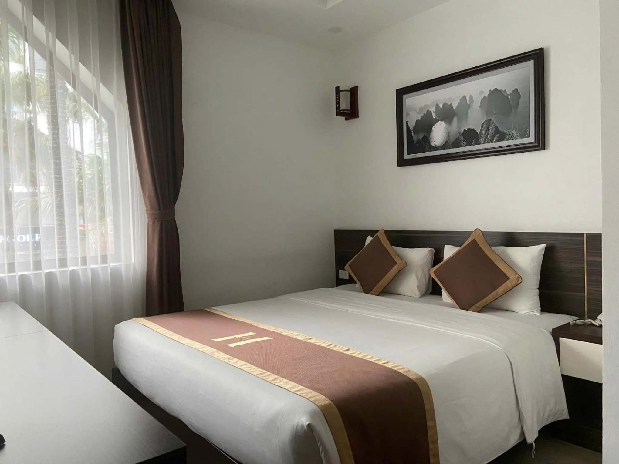 Bed in Helen Halong Hotel