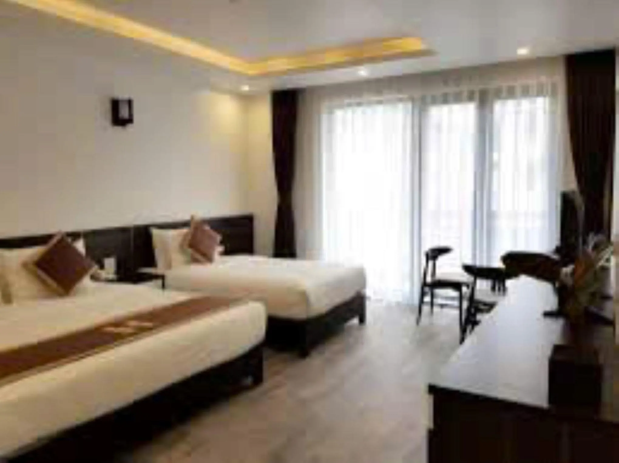 TV and multimedia, Bed in Helen Halong Hotel