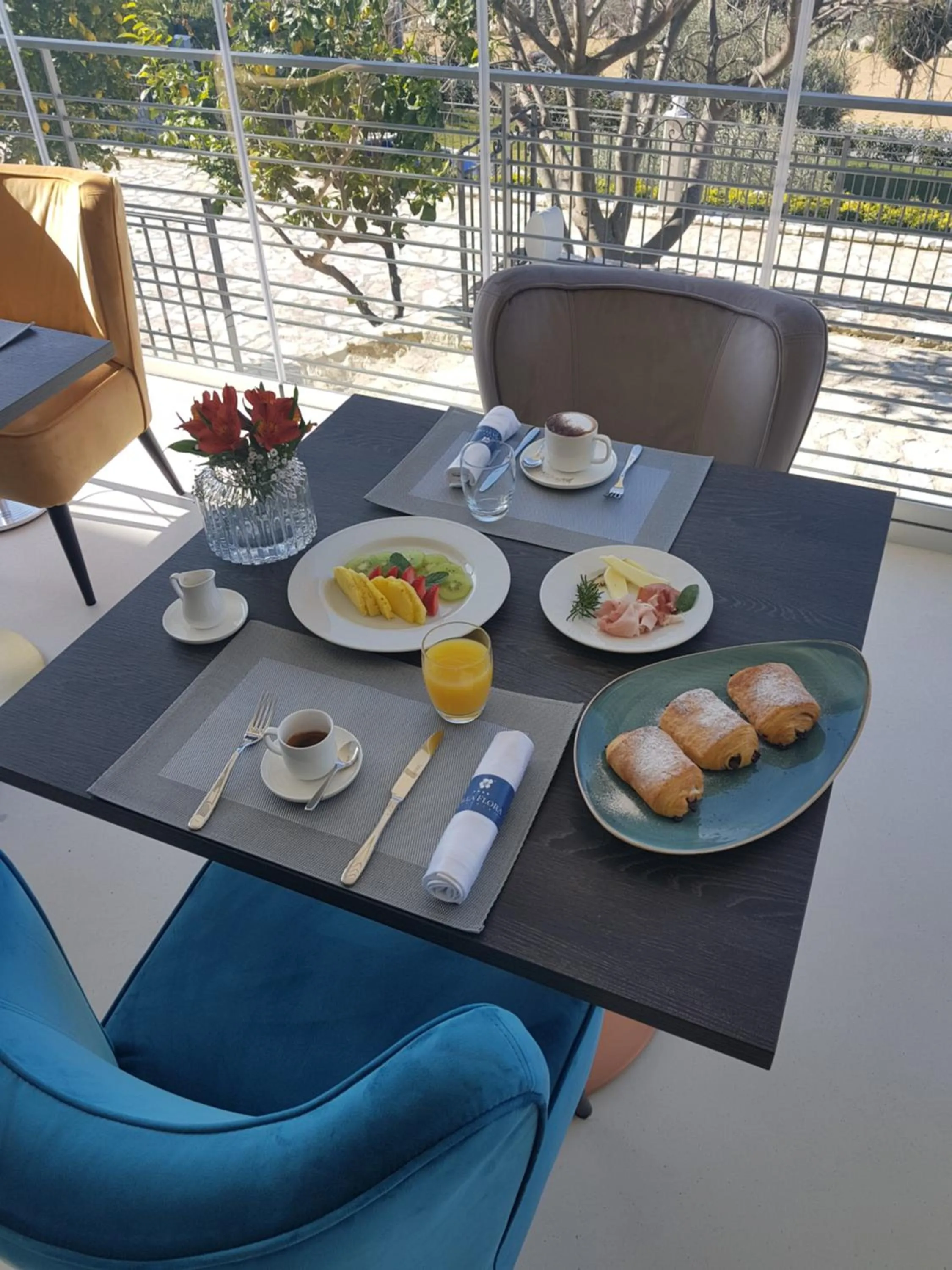 Breakfast in Hotel Villa Flora Relais