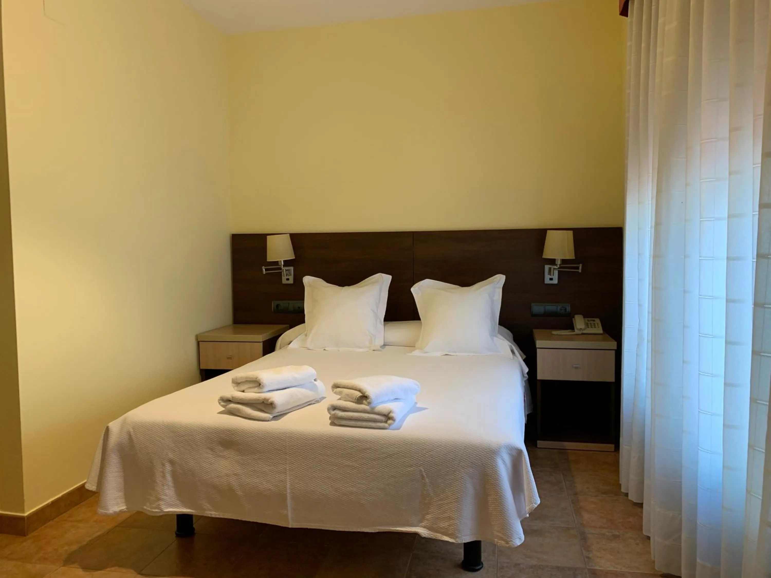 Bed in Hostal Monasterio de Rueda