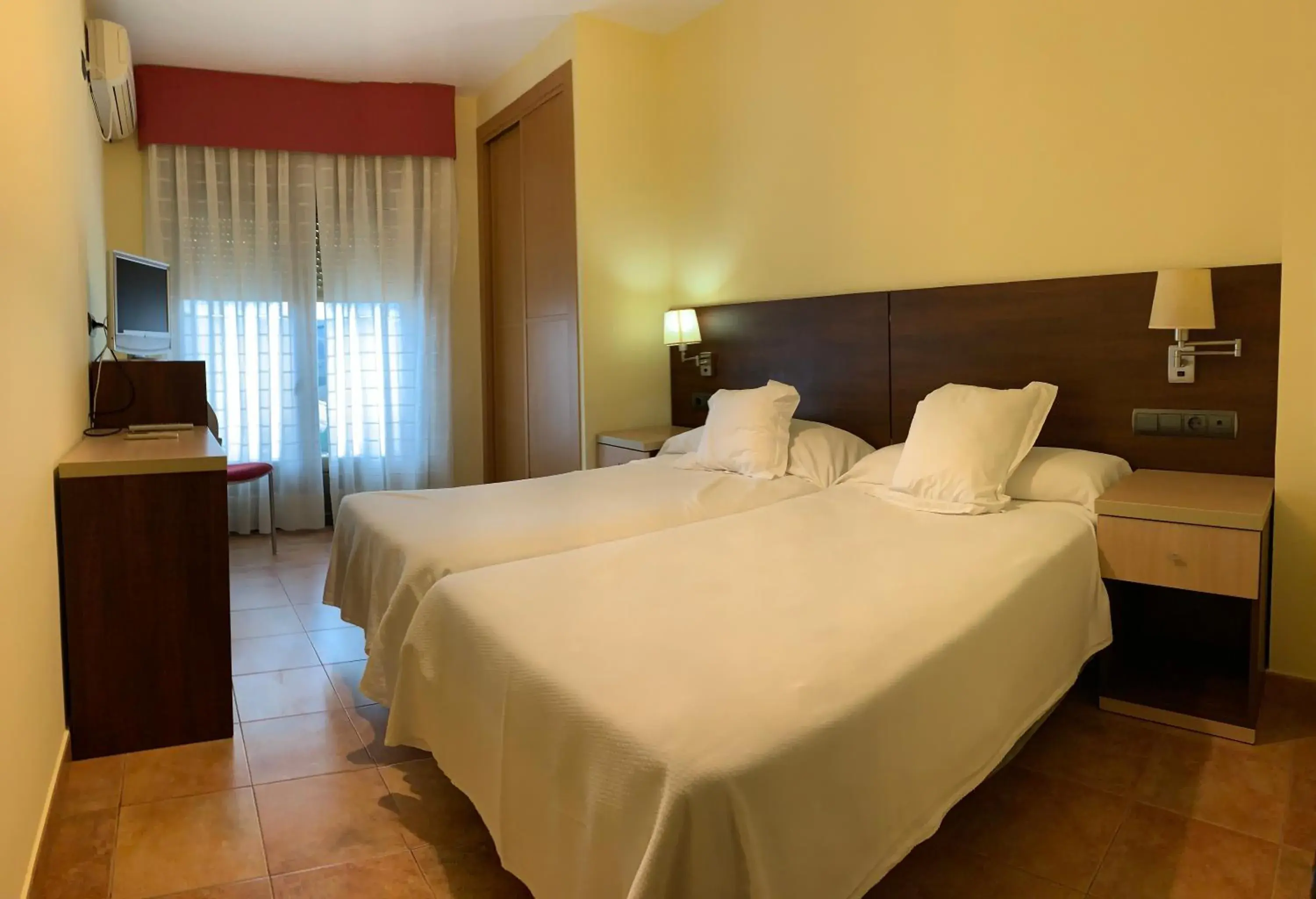 Double Room in Hostal Monasterio de Rueda Double Room in Hostal Monasterio de Rueda
