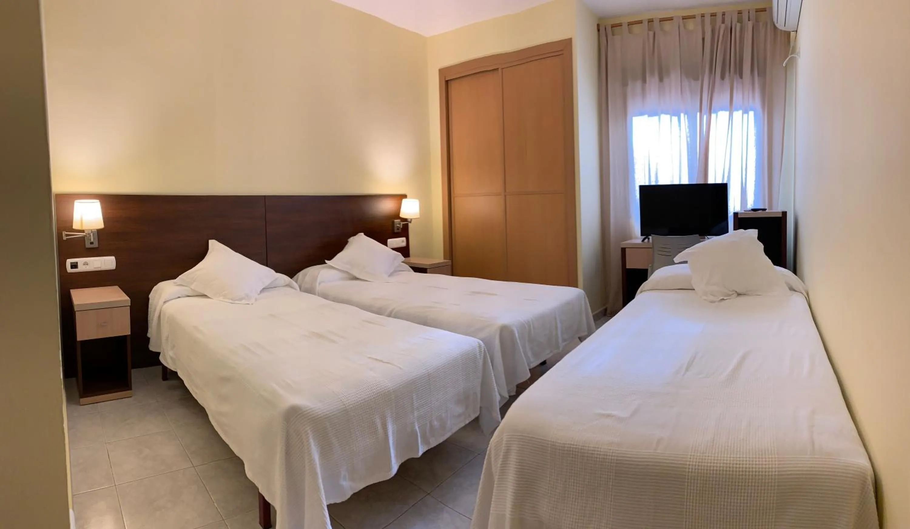 Photo of the whole room, Bed in Hostal Monasterio de Rueda