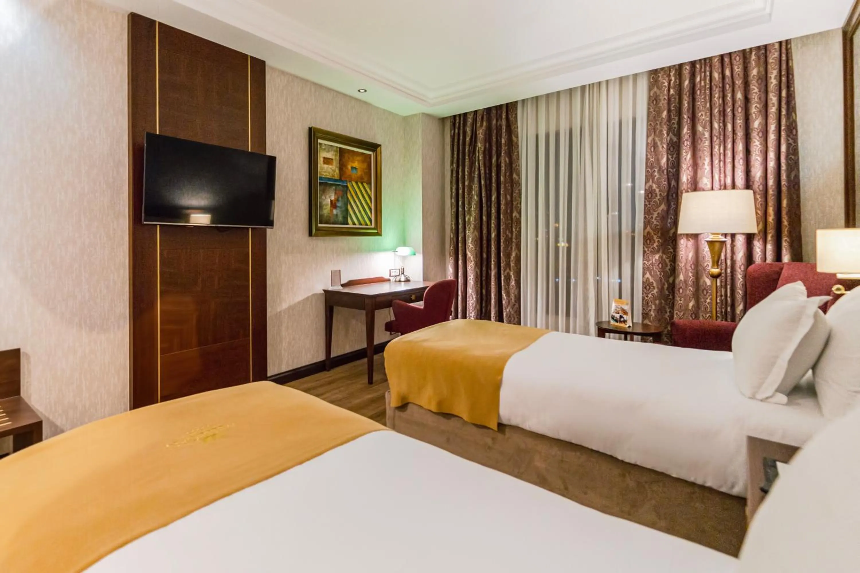 Photo of the whole room, Bed in Wellborn Luxury Hotel