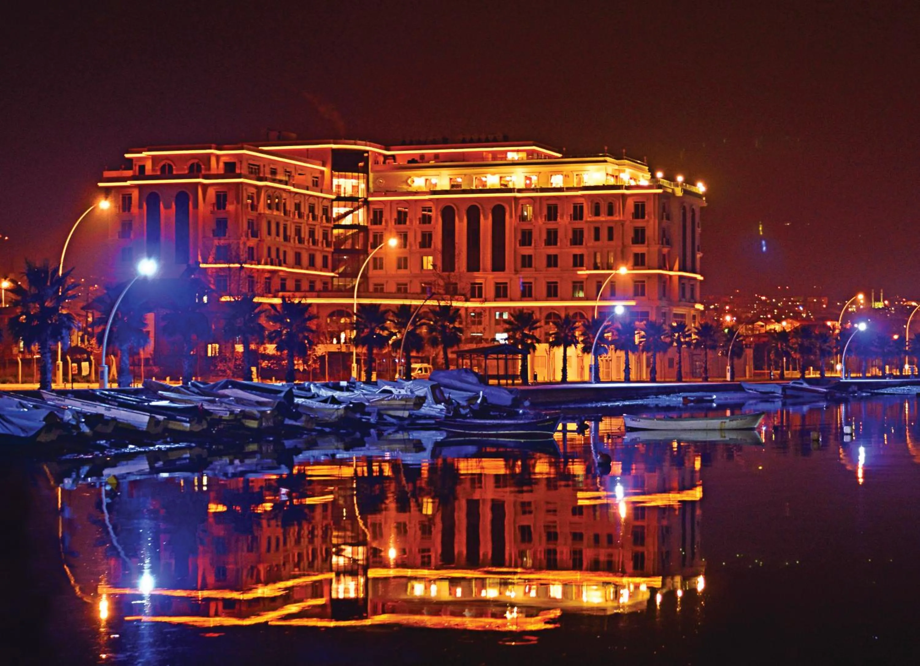 Facade/entrance in Wellborn Luxury Hotel