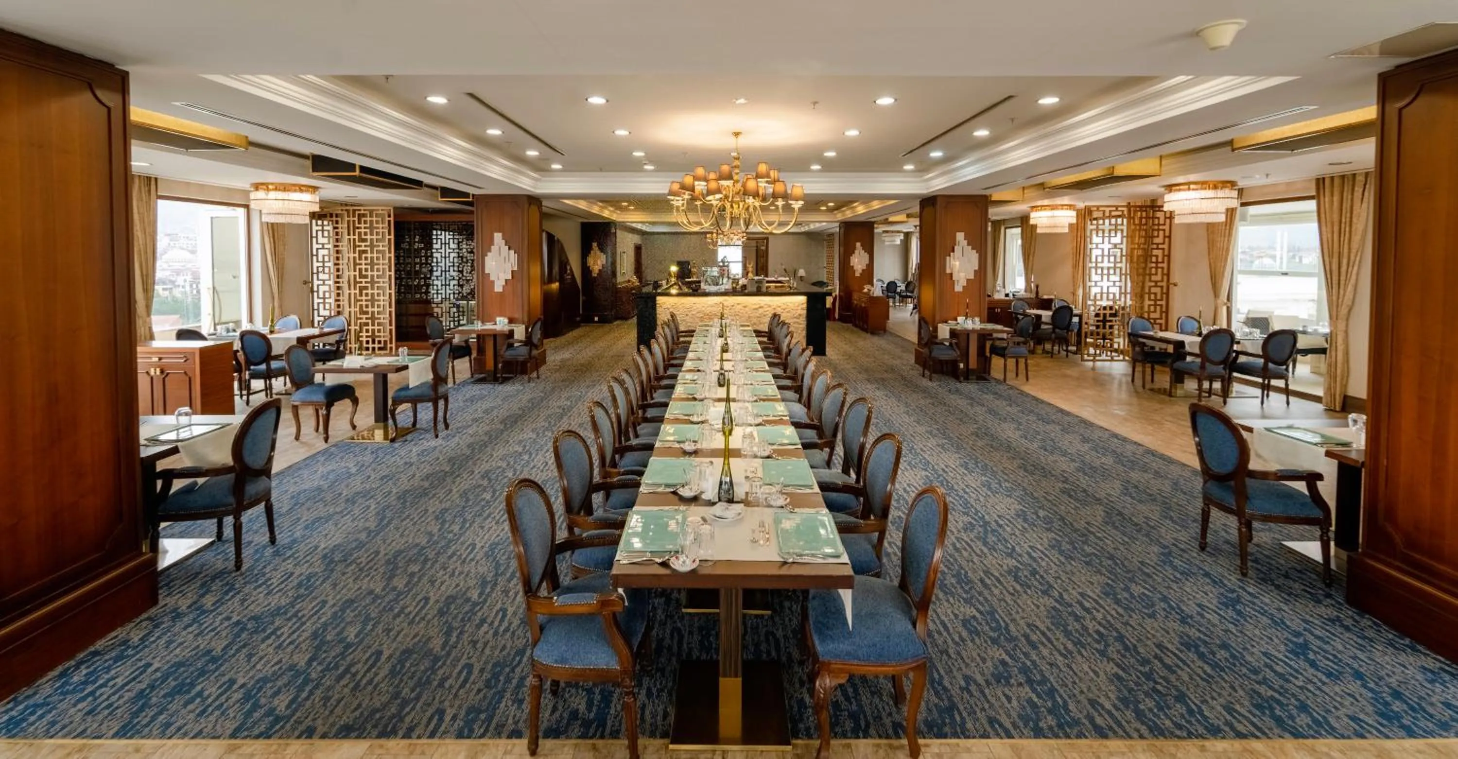 Restaurant/places to eat in Wellborn Luxury Hotel