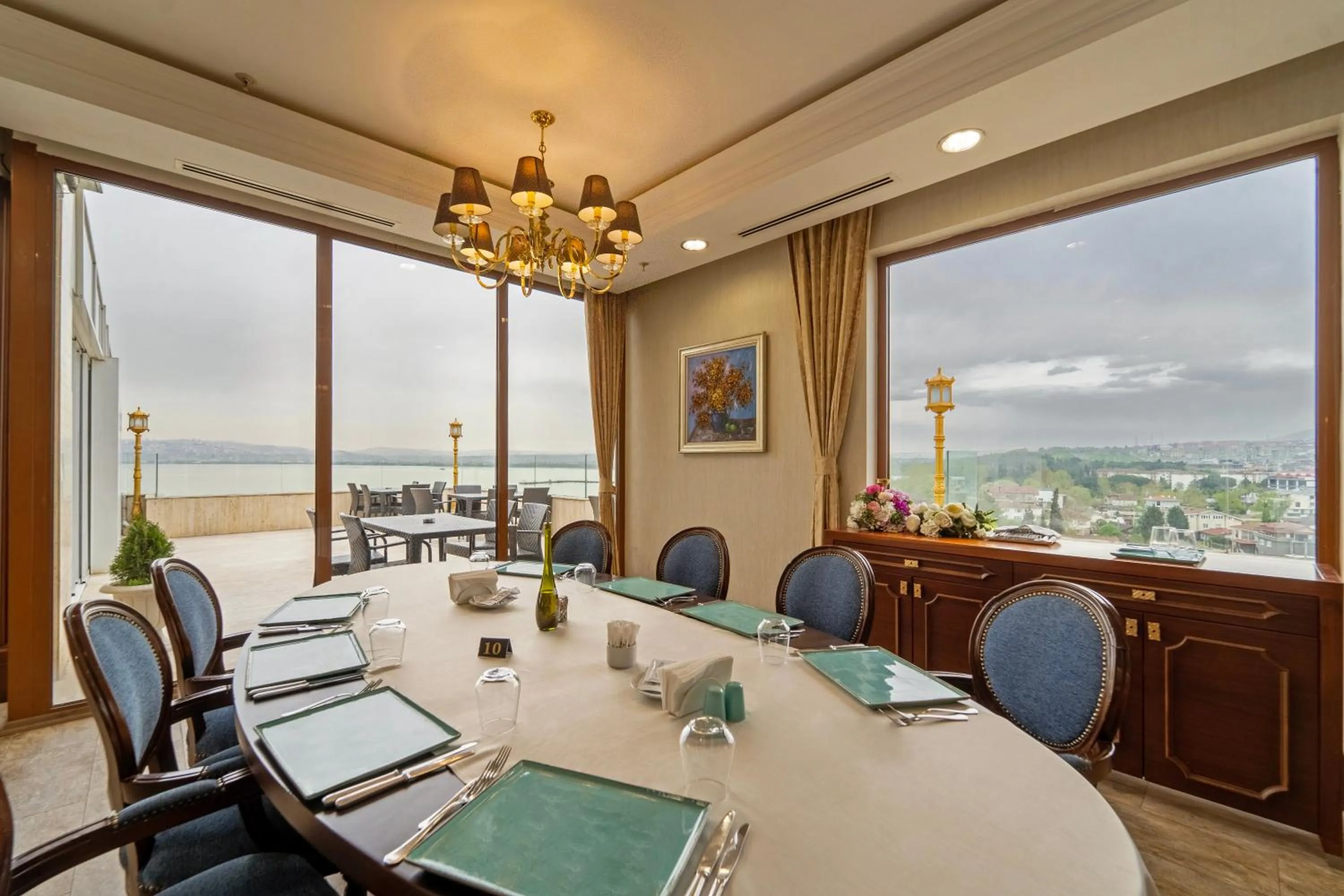 Restaurant/places to eat in Wellborn Luxury Hotel